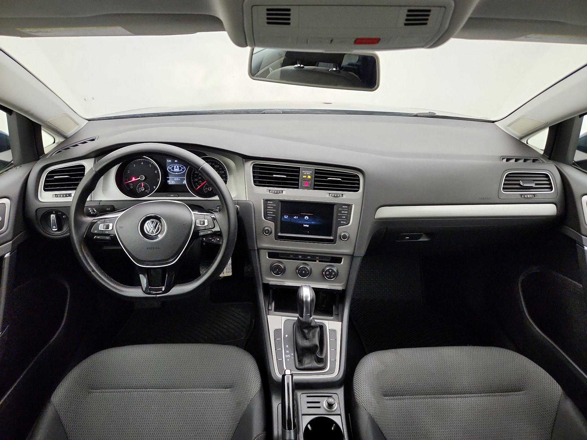 Thumbnail: 2016 Volkswagen Golf - 10