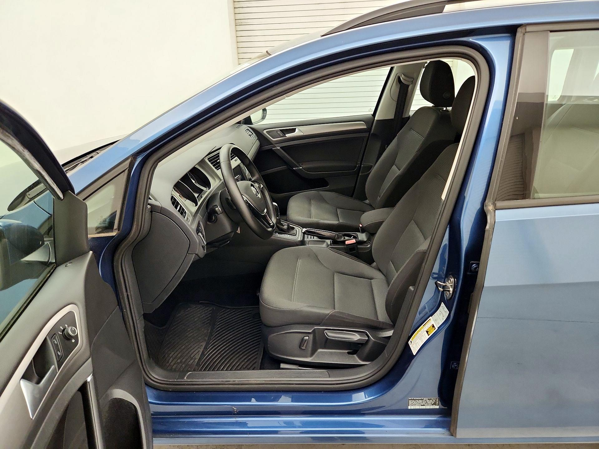 Thumbnail: 2016 Volkswagen Golf - 11