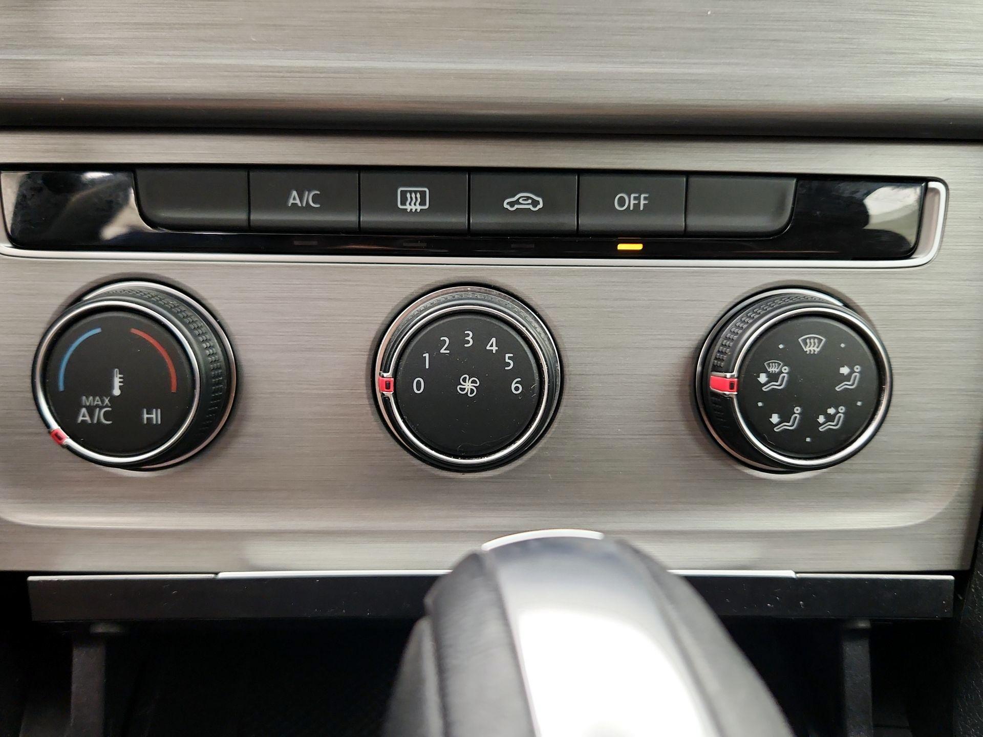 Thumbnail: 2016 Volkswagen Golf - 16