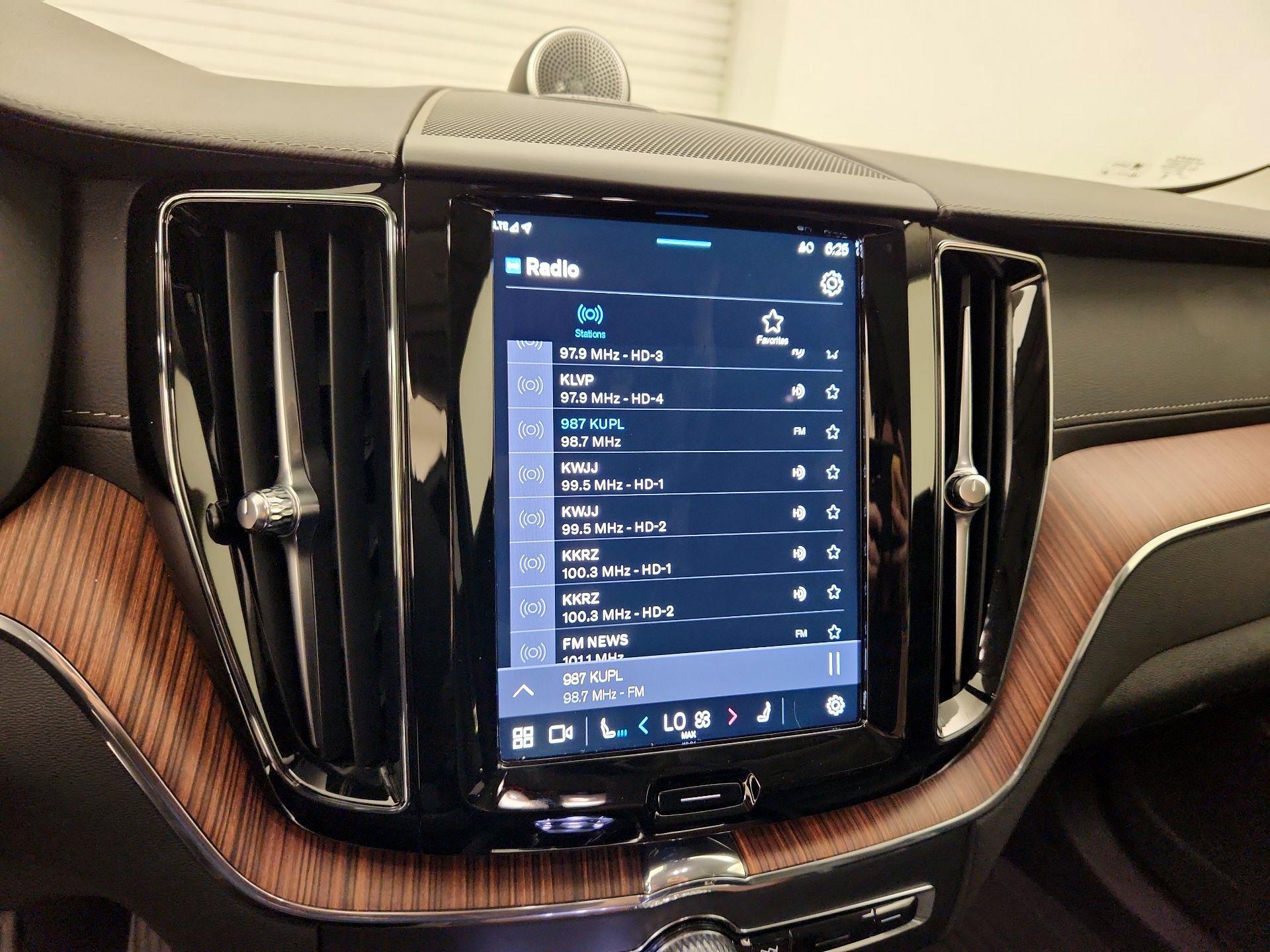 Thumbnail: 2024 Volvo XC60 - 16