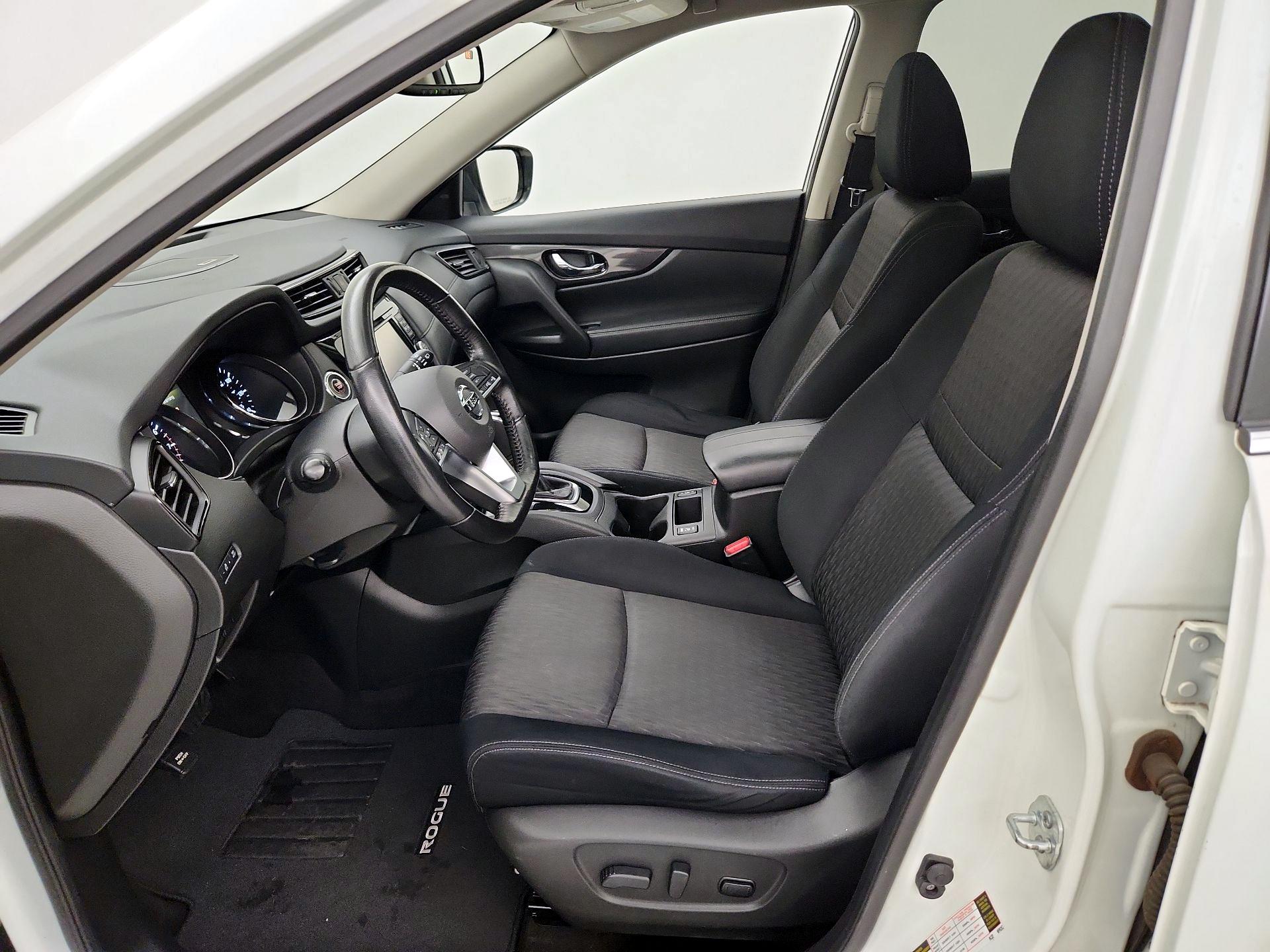 Thumbnail: 2017 Nissan Rogue - 11