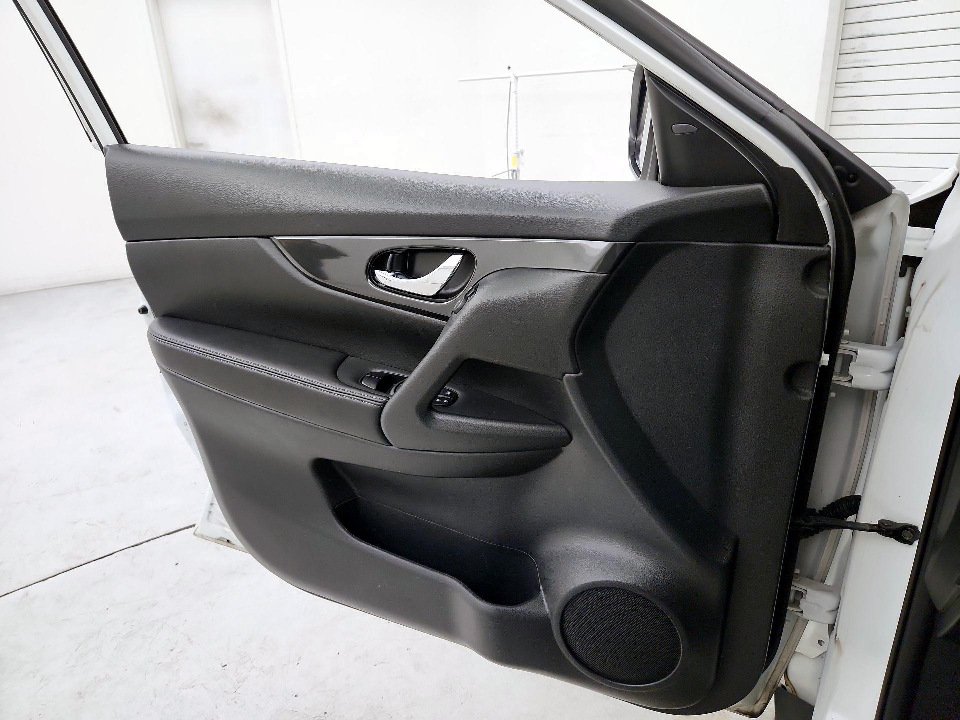Thumbnail: 2017 Nissan Rogue - 12