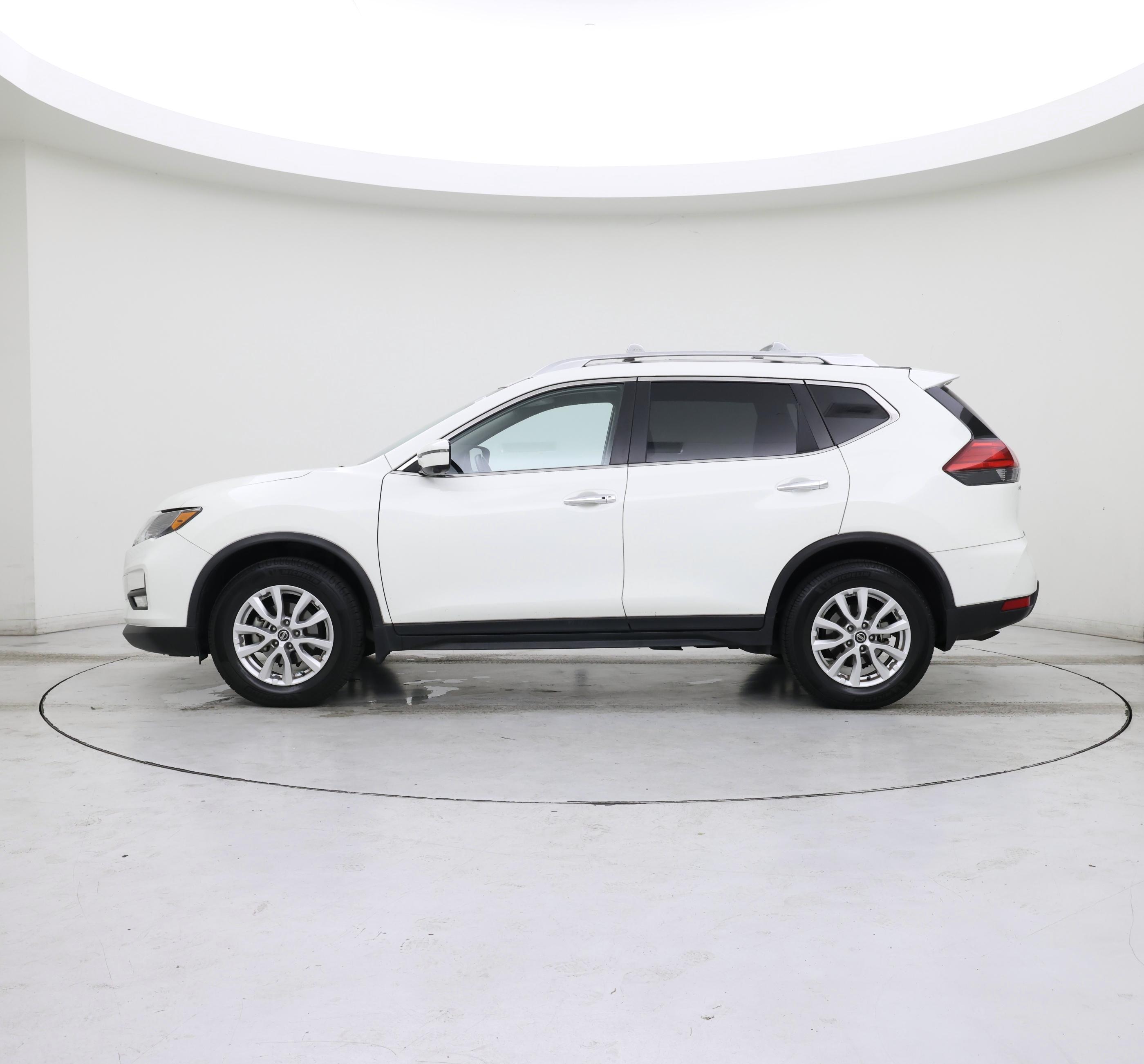 Thumbnail: 2017 Nissan Rogue - 3