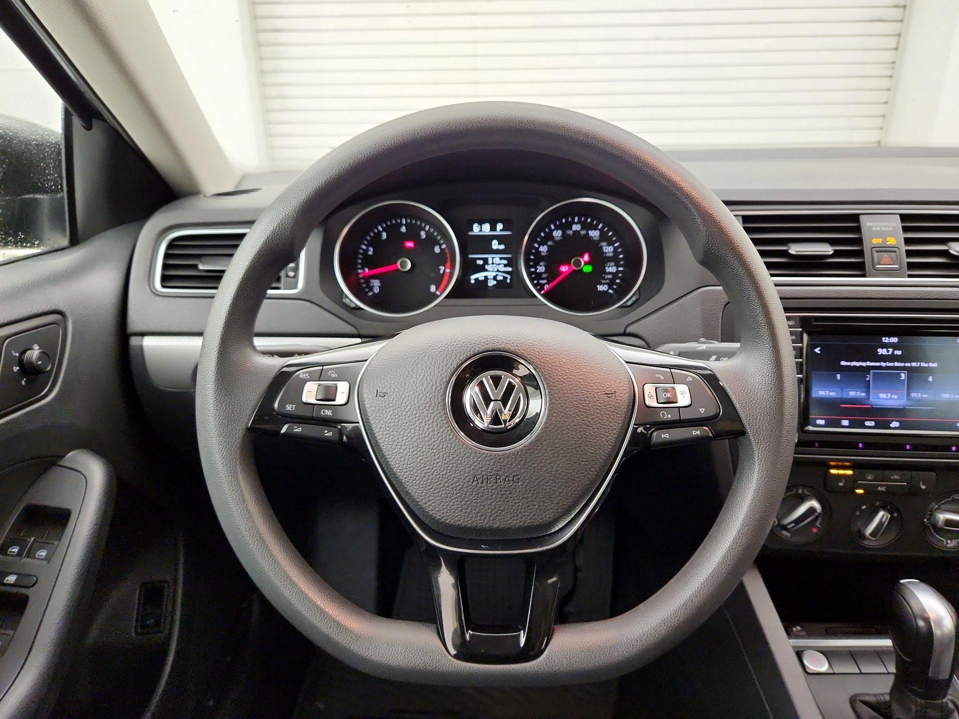 Thumbnail: 2016 Volkswagen Jetta - 10