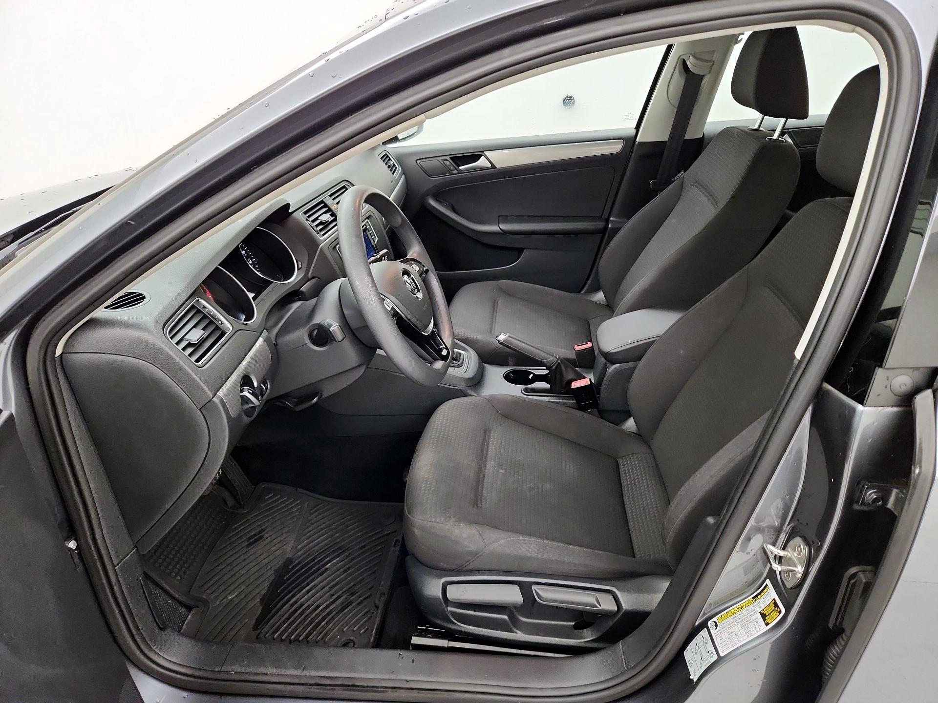 Thumbnail: 2016 Volkswagen Jetta - 11