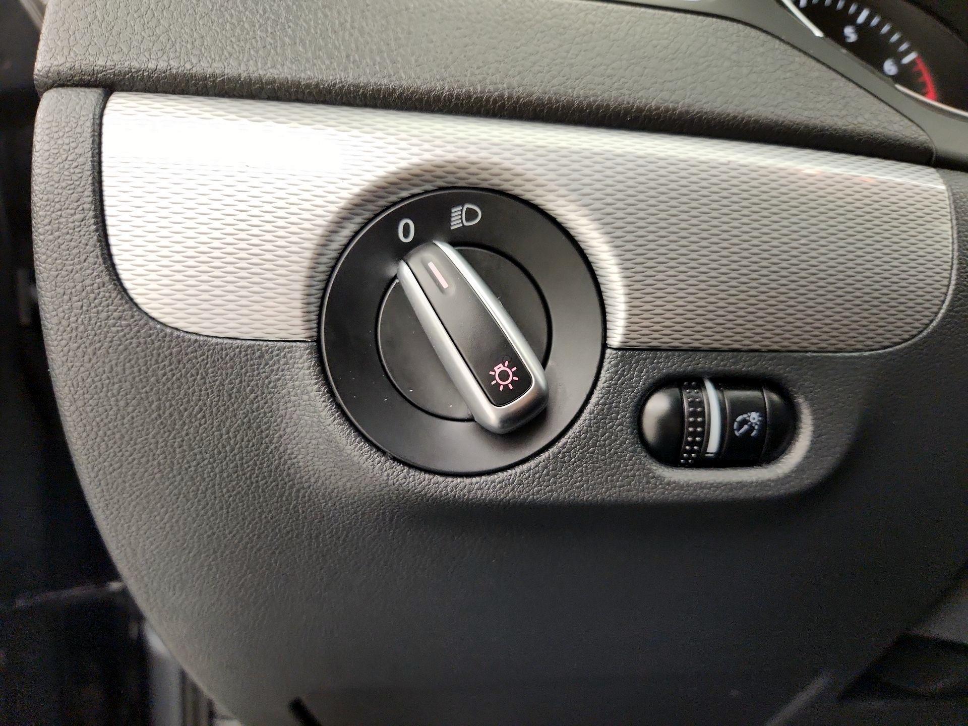Thumbnail: 2016 Volkswagen Jetta - 13