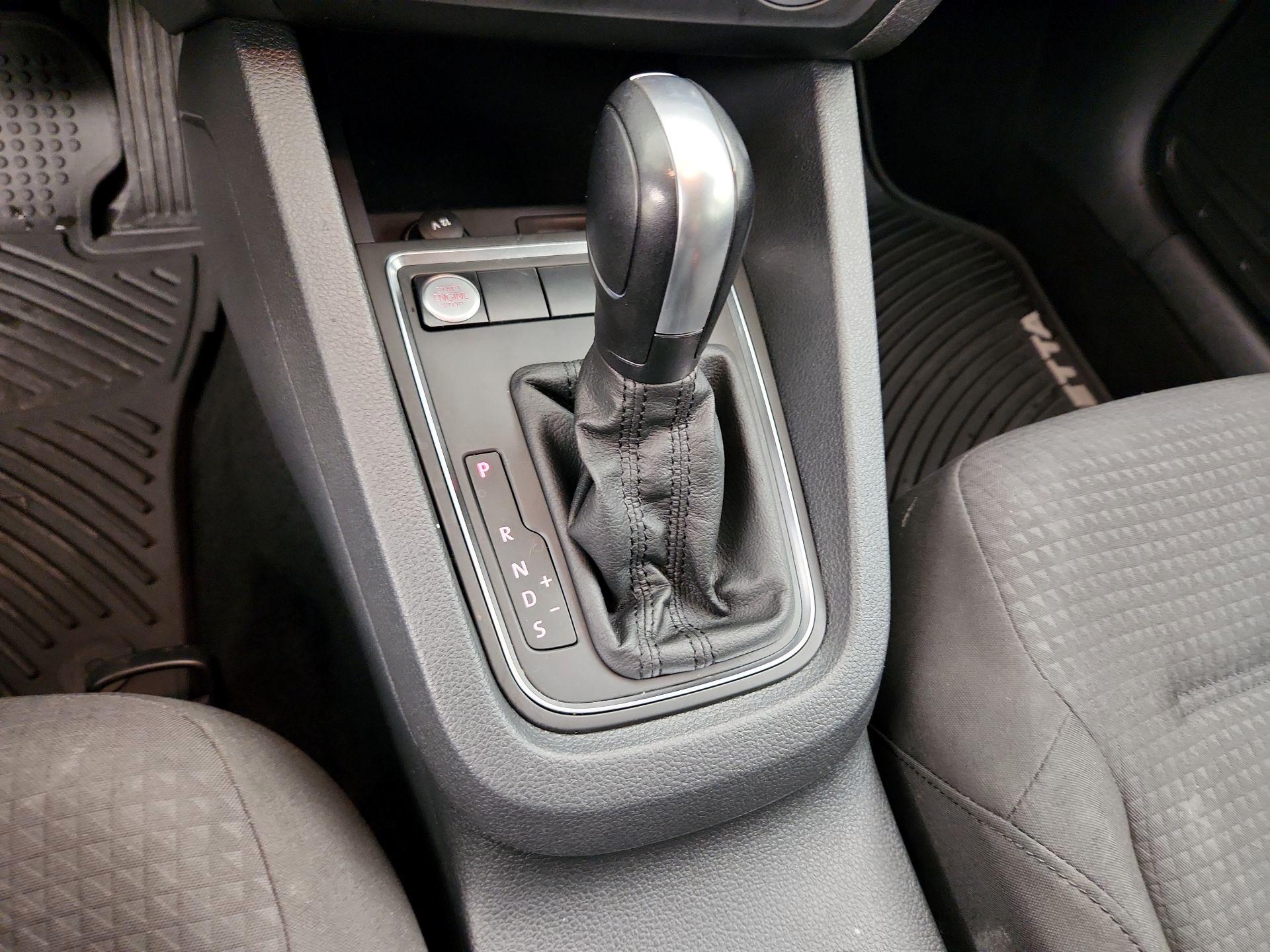 Thumbnail: 2016 Volkswagen Jetta - 17