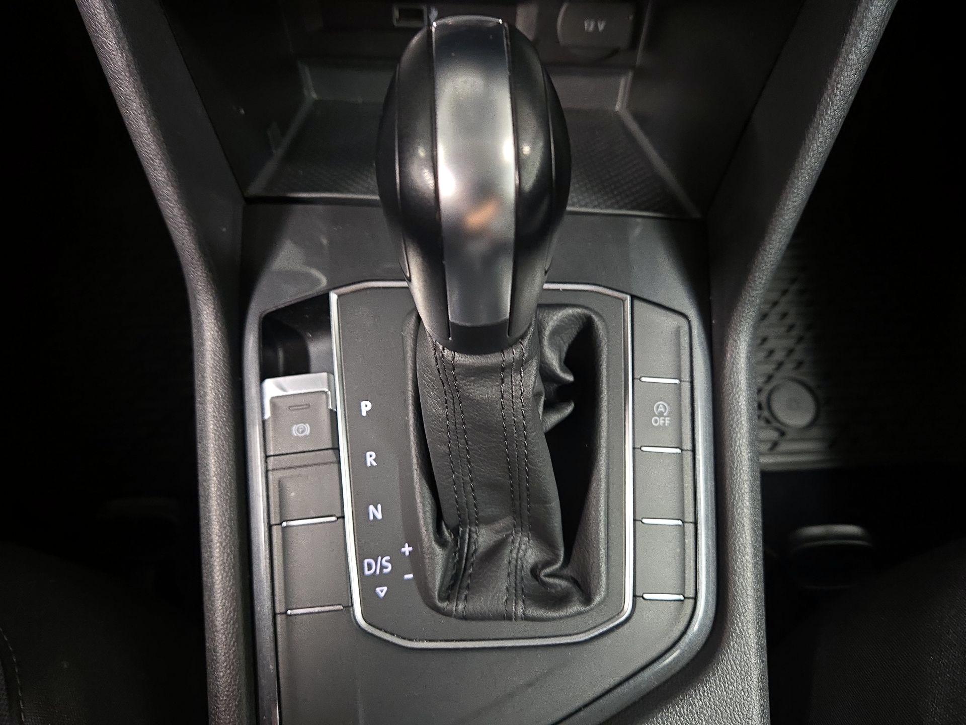 Thumbnail: 2018 Volkswagen Tiguan - 17