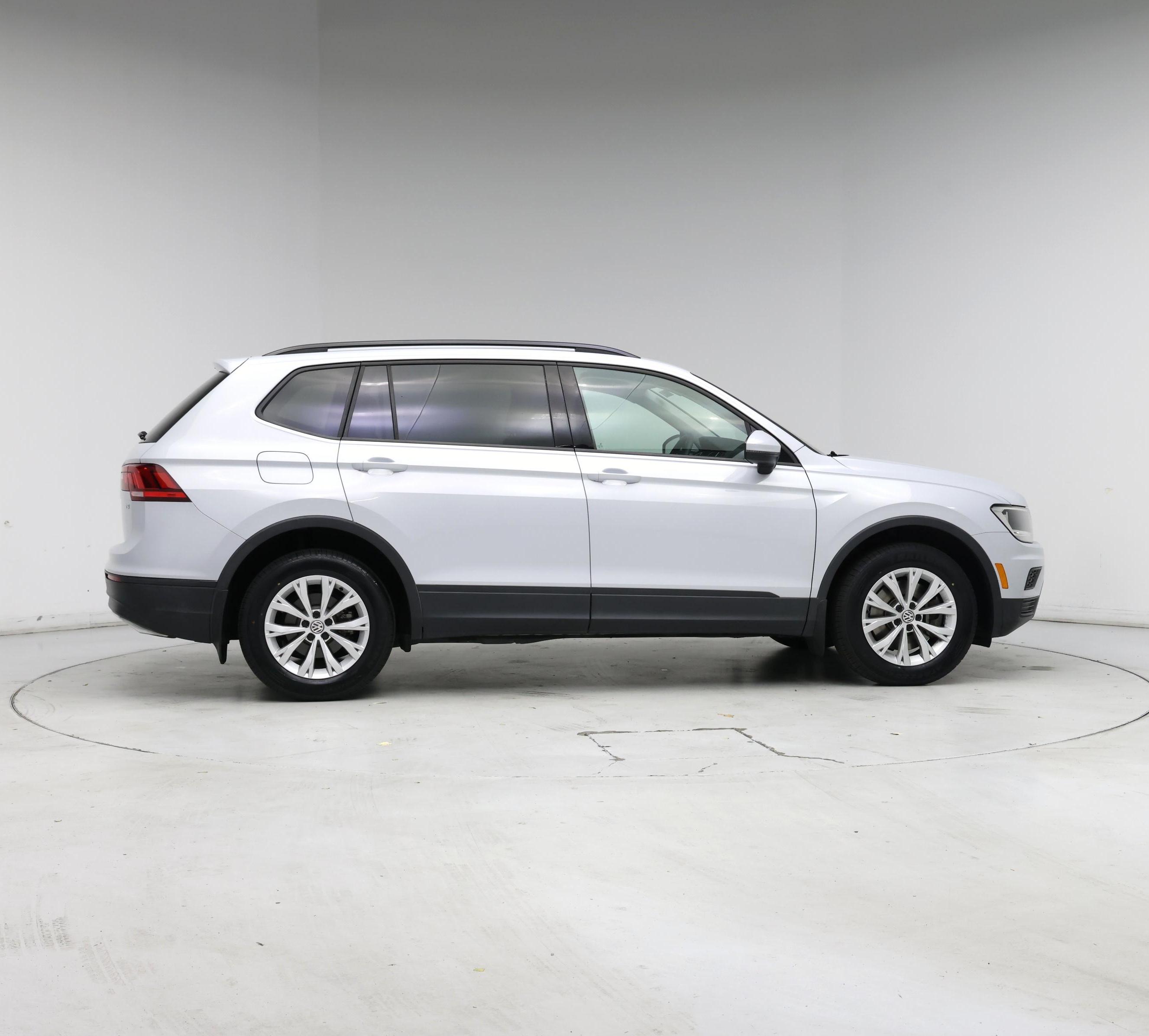 Thumbnail: 2018 Volkswagen Tiguan - 7