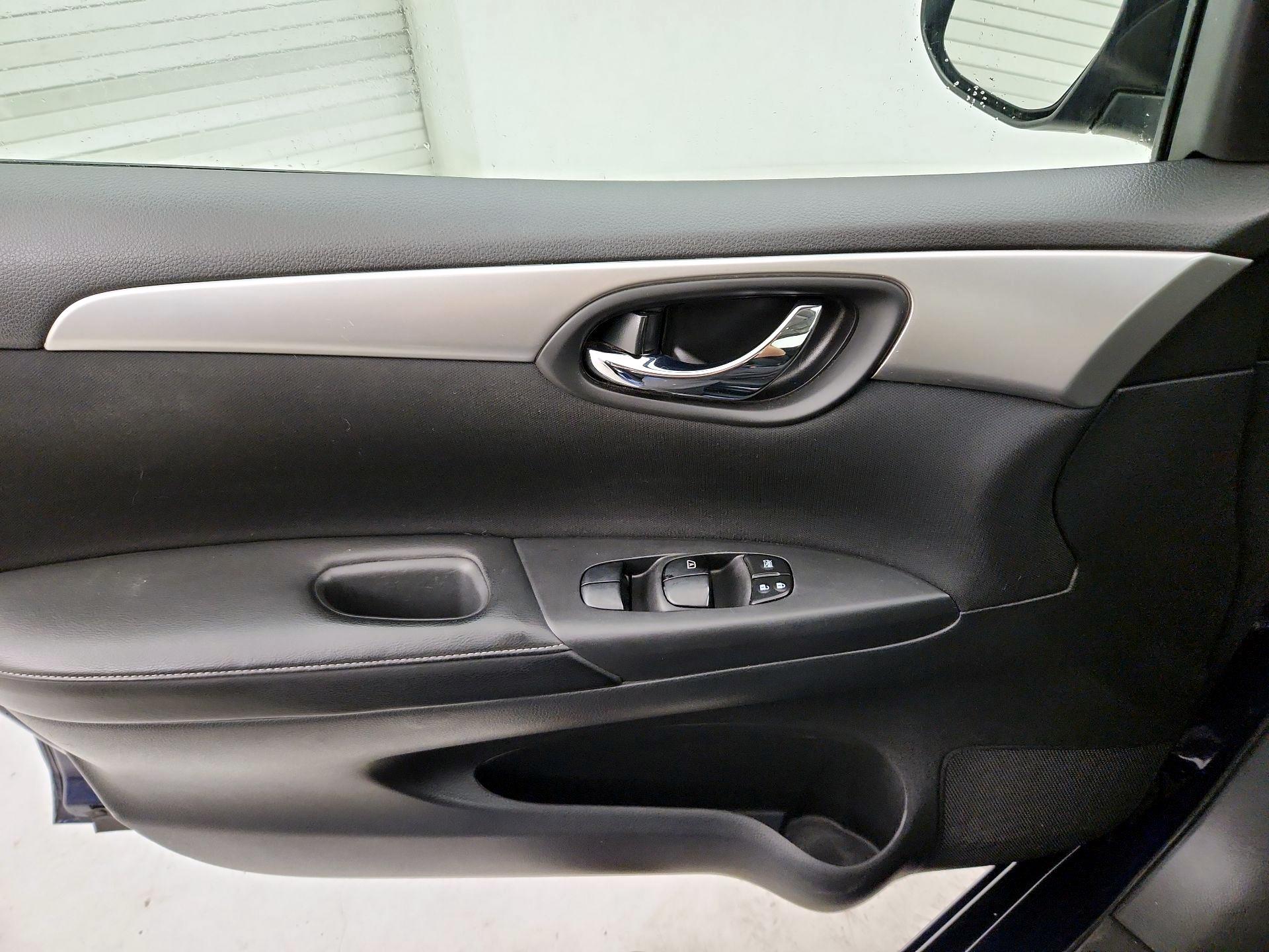 Thumbnail: 2017 Nissan Sentra - 12