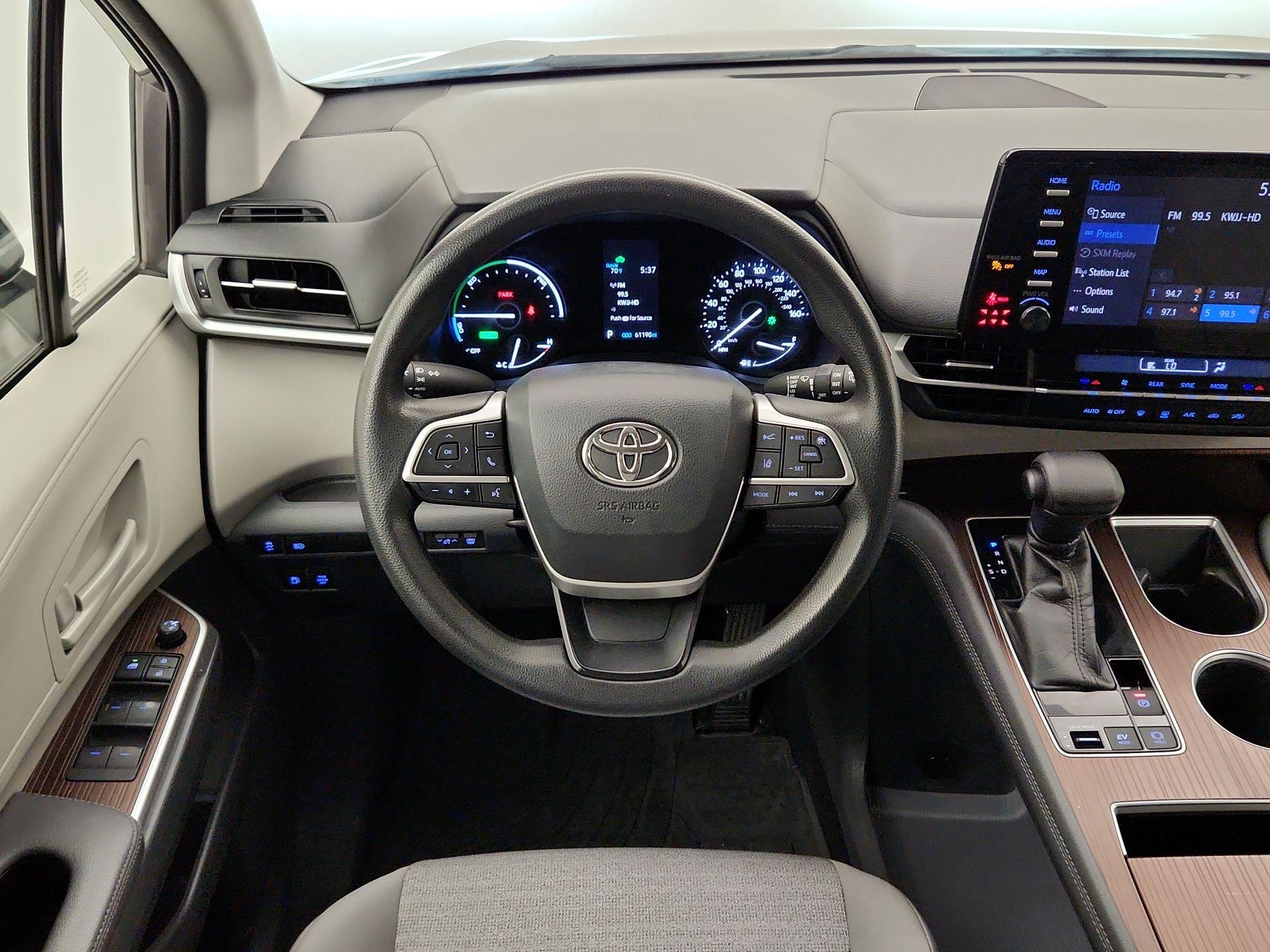 Thumbnail: 2021 Toyota Sienna - 10