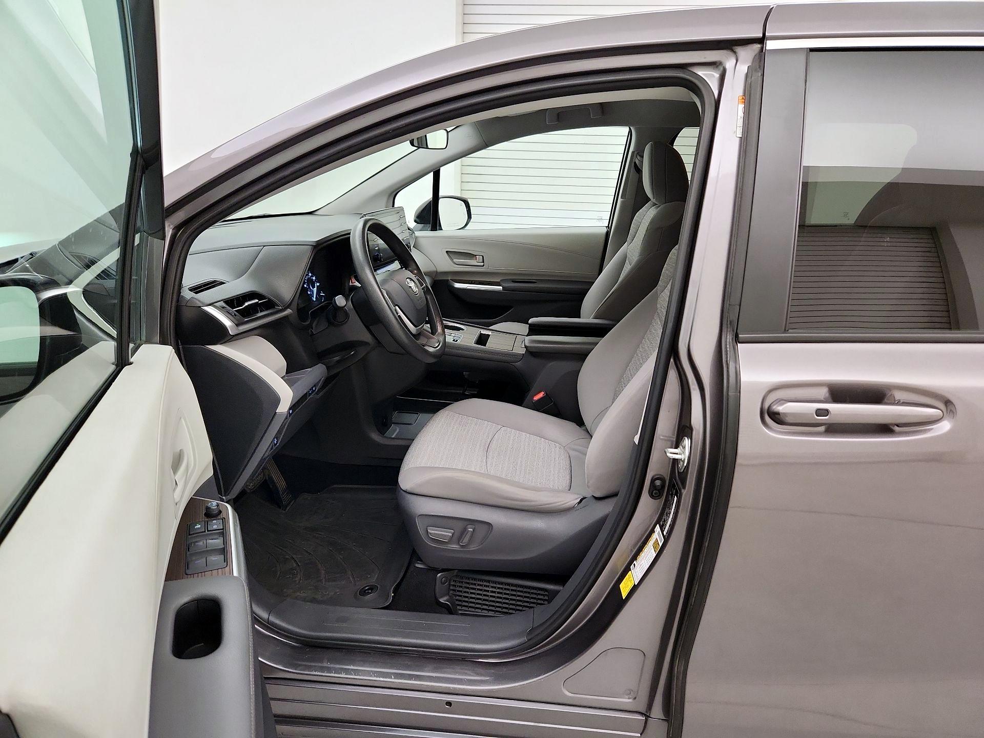 Thumbnail: 2021 Toyota Sienna - 11