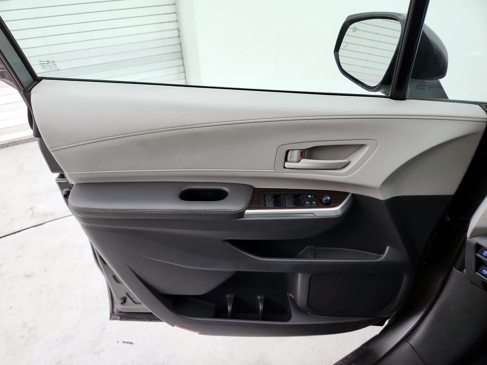 Thumbnail: 2021 Toyota Sienna - 12