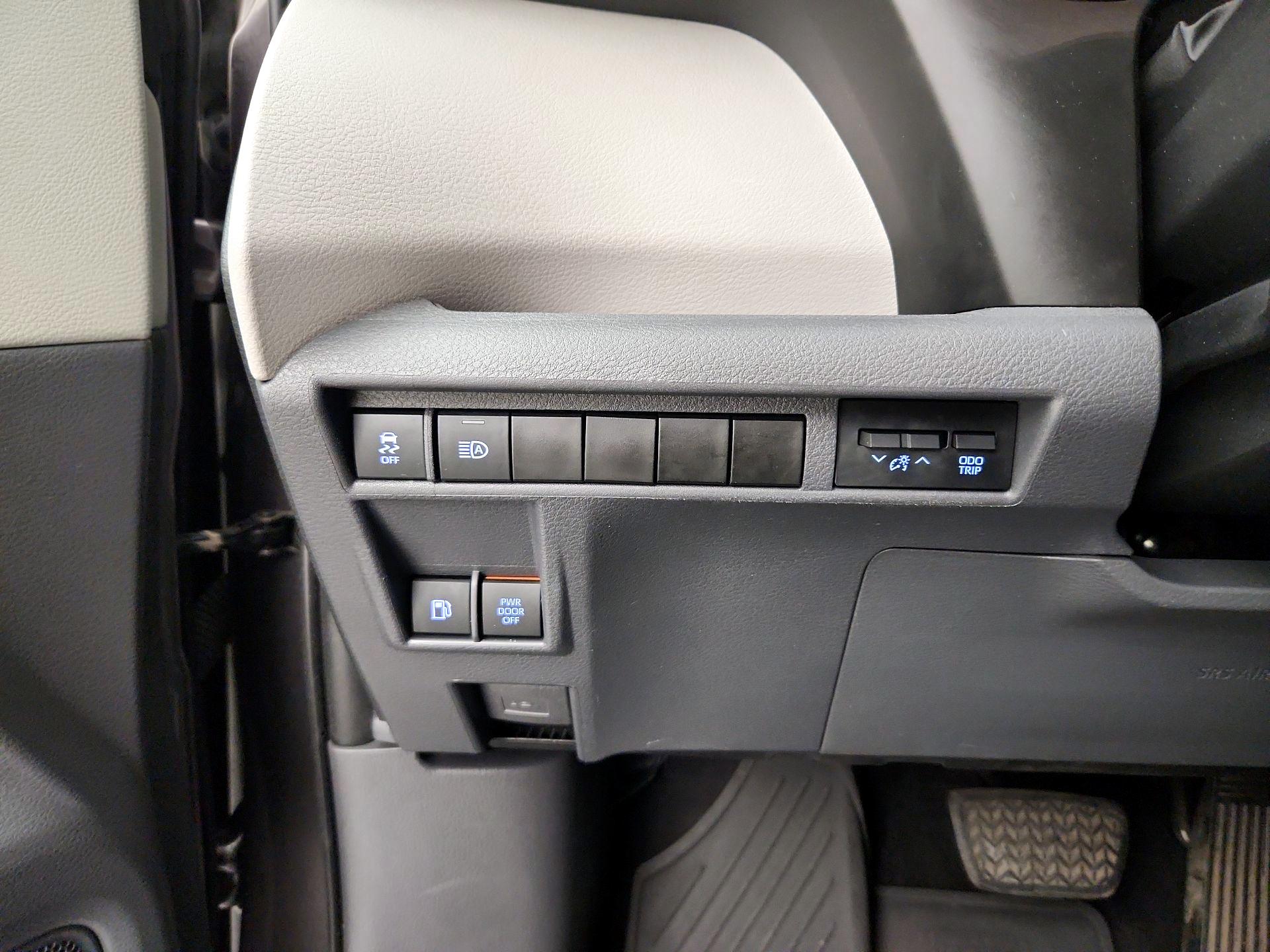 Thumbnail: 2021 Toyota Sienna - 13