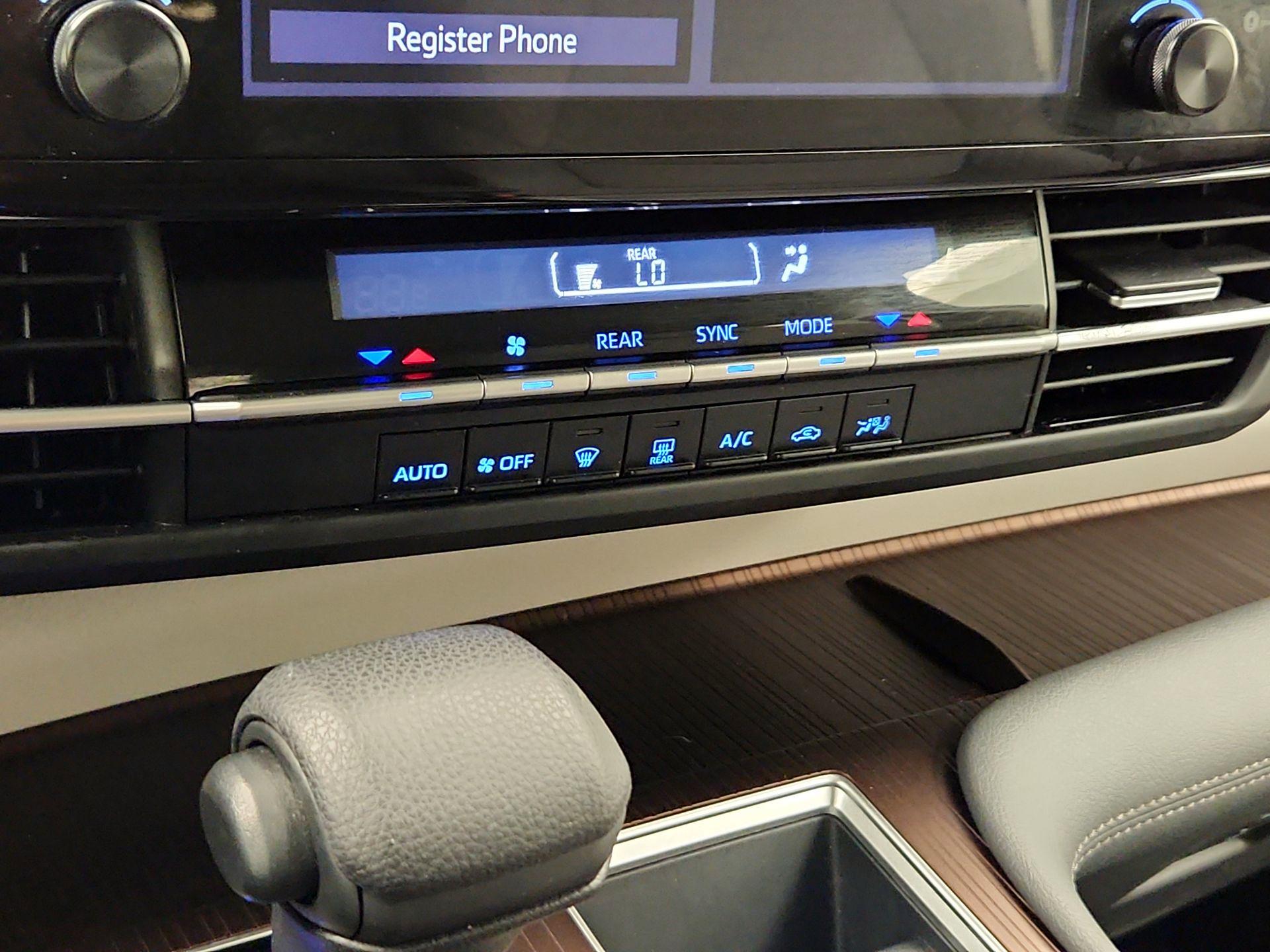 Thumbnail: 2021 Toyota Sienna - 16