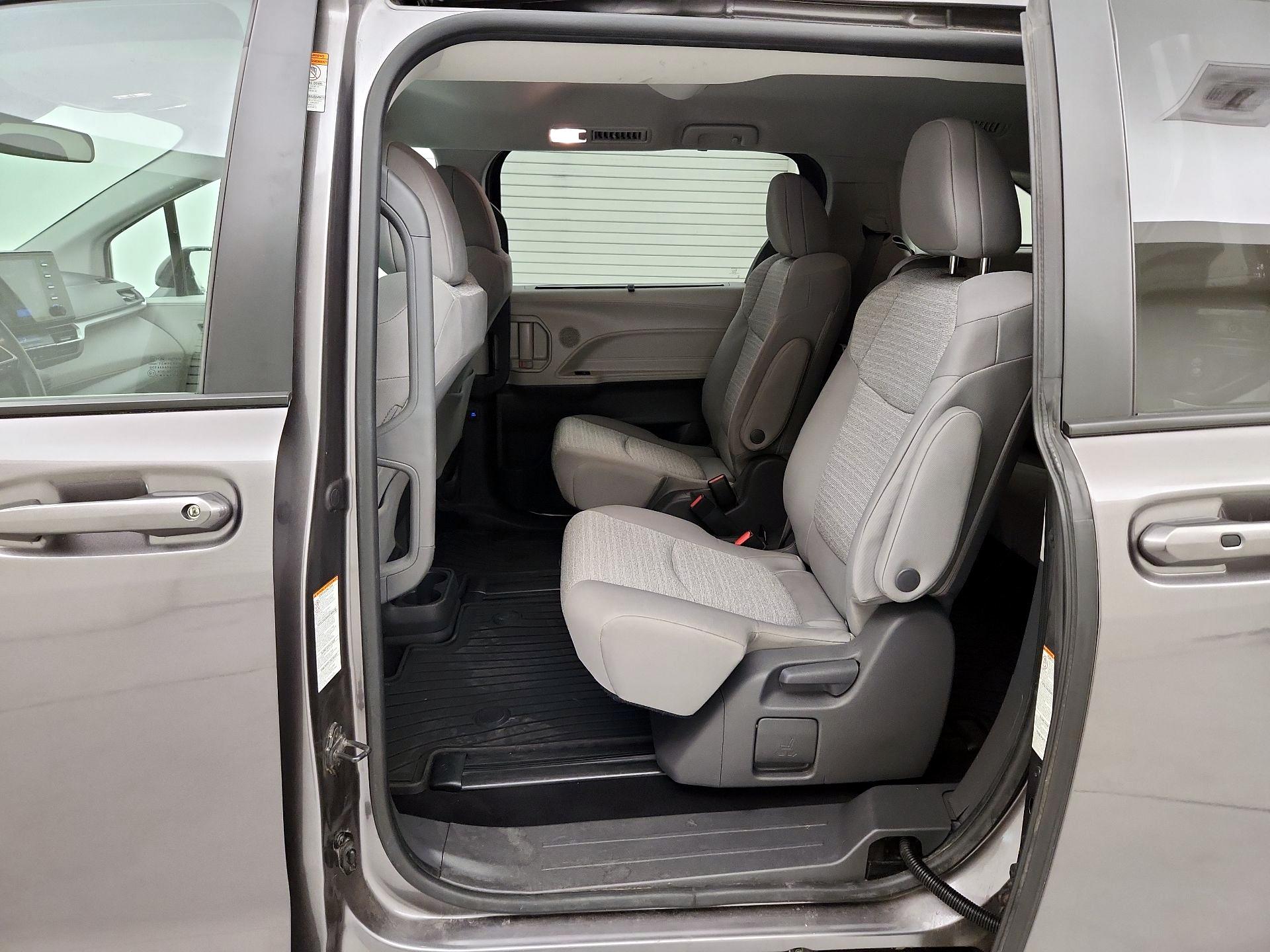 Thumbnail: 2021 Toyota Sienna - 19
