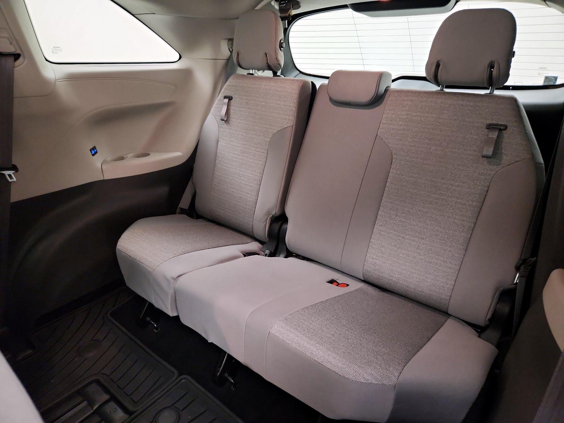 Thumbnail: 2021 Toyota Sienna - 20