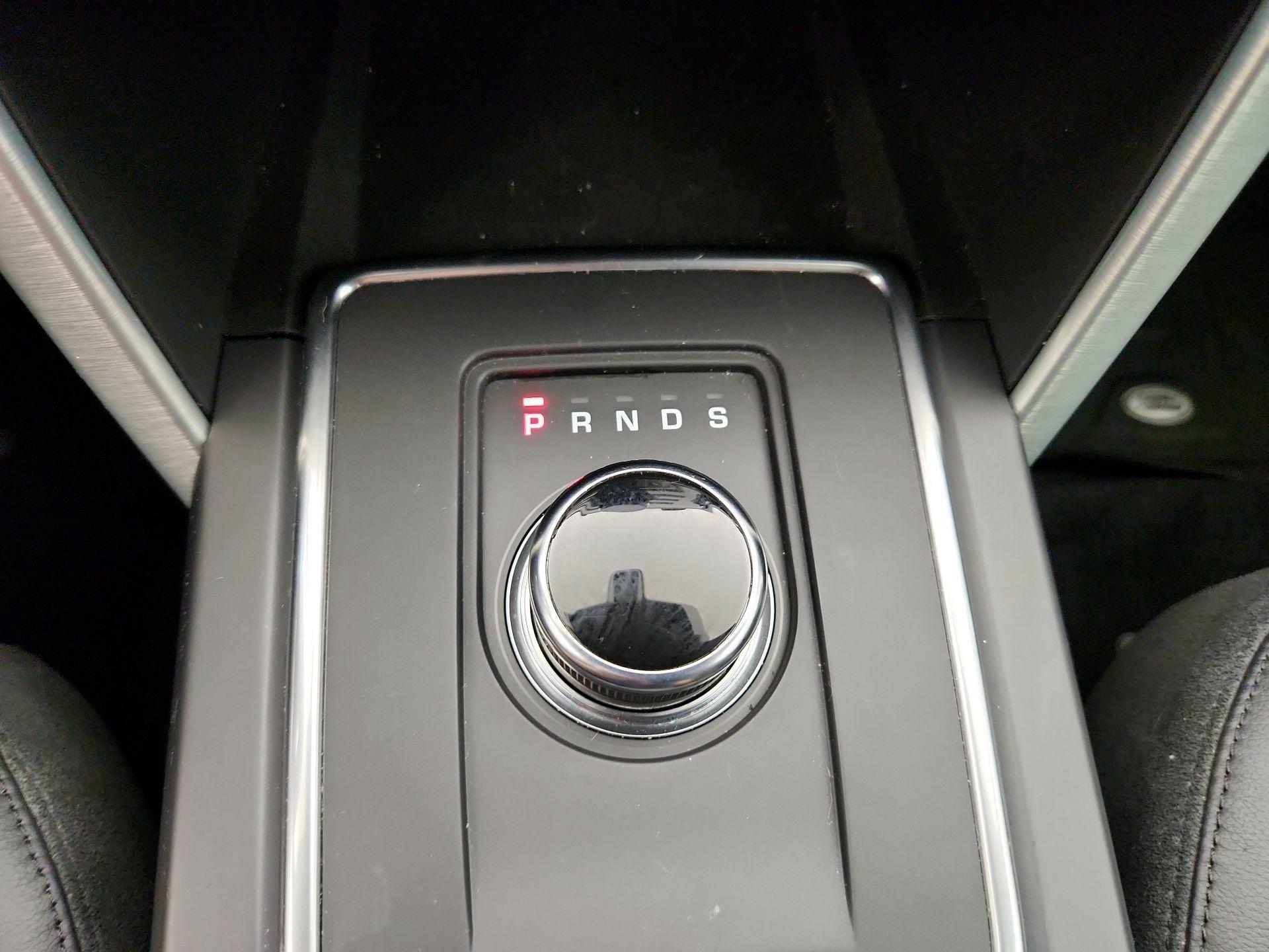 Thumbnail: 2019 Land Rover Discovery Sport - 18