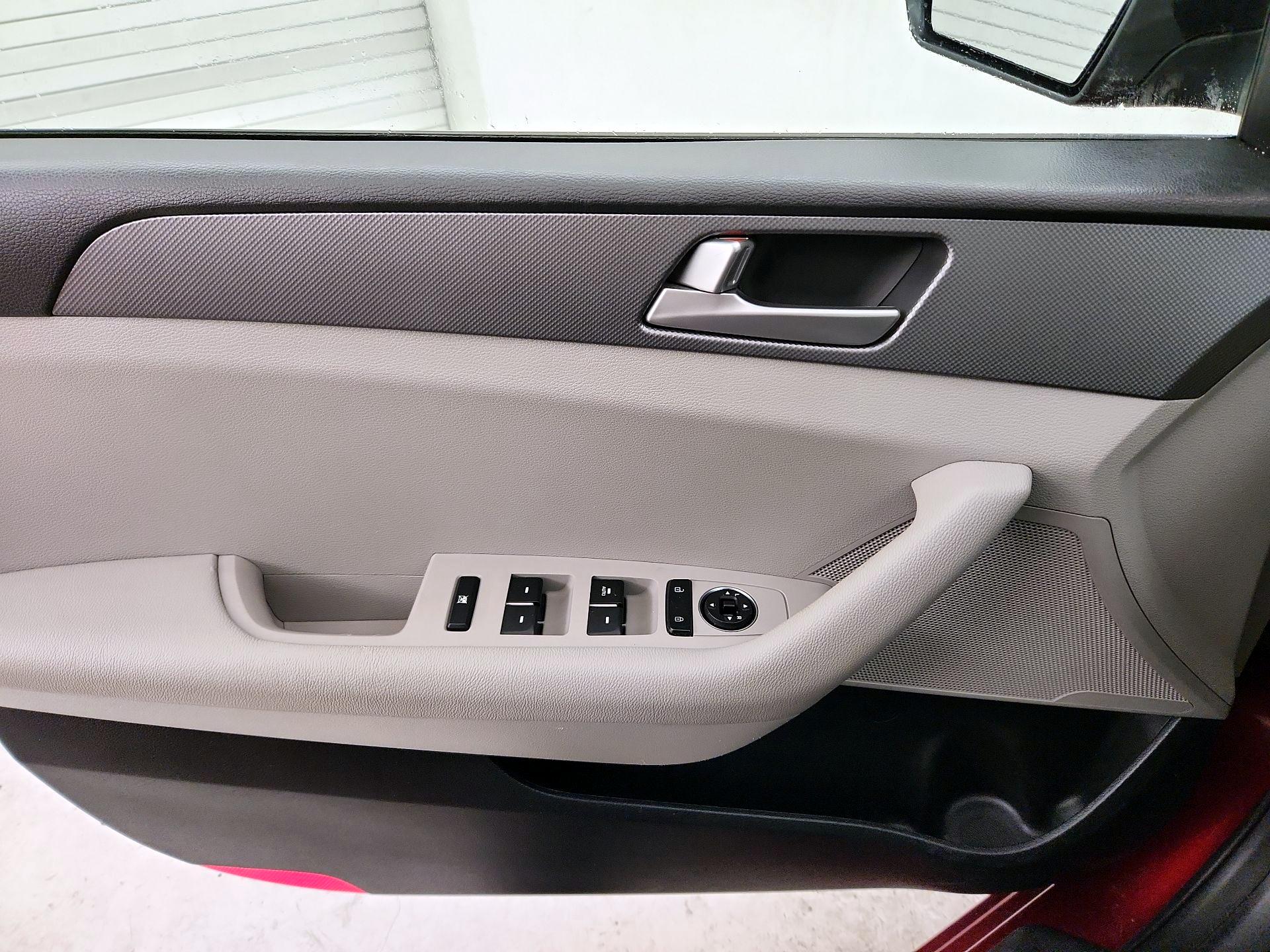 Thumbnail: 2016 Hyundai Sonata - 12