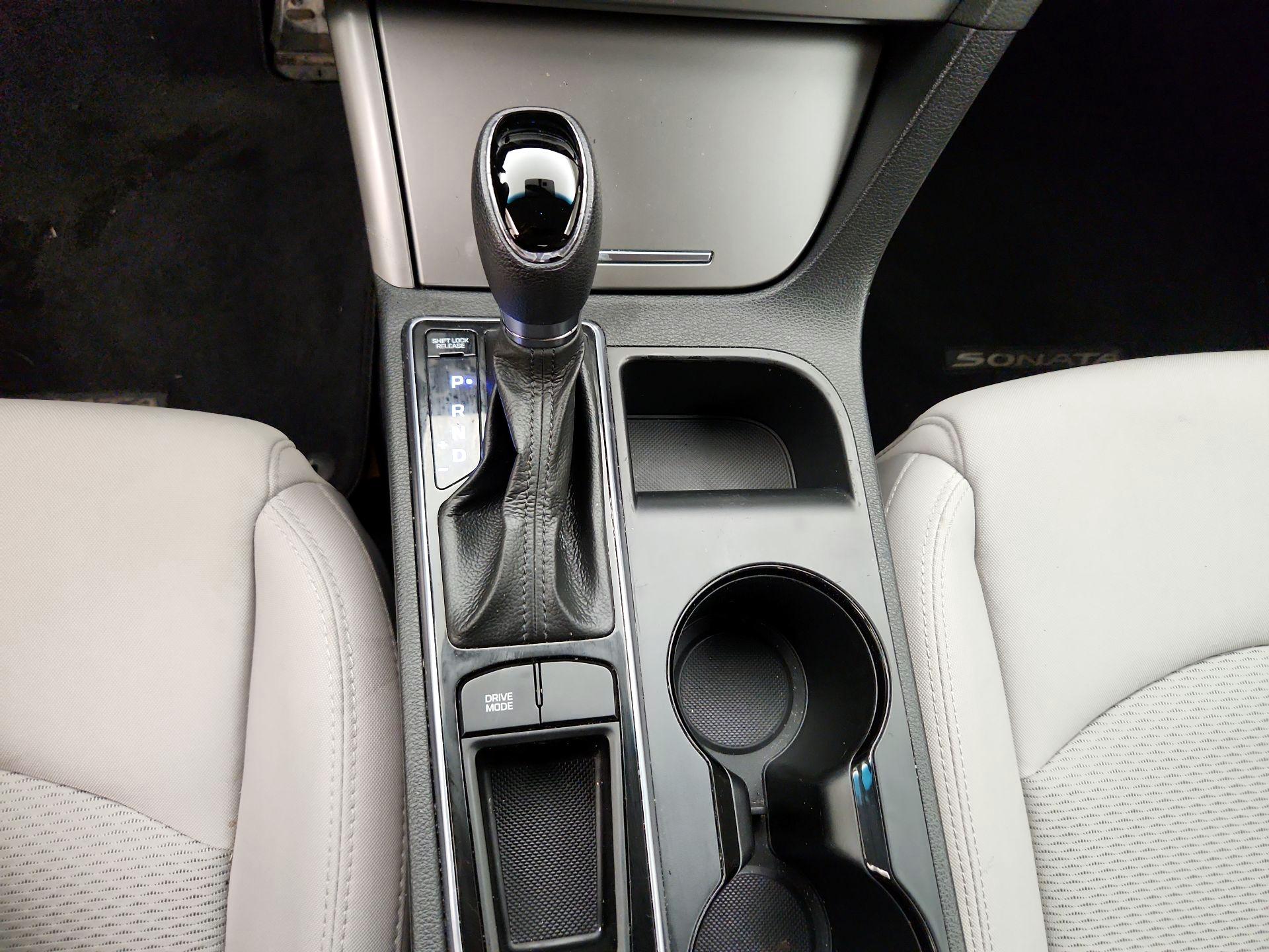 Thumbnail: 2016 Hyundai Sonata - 17