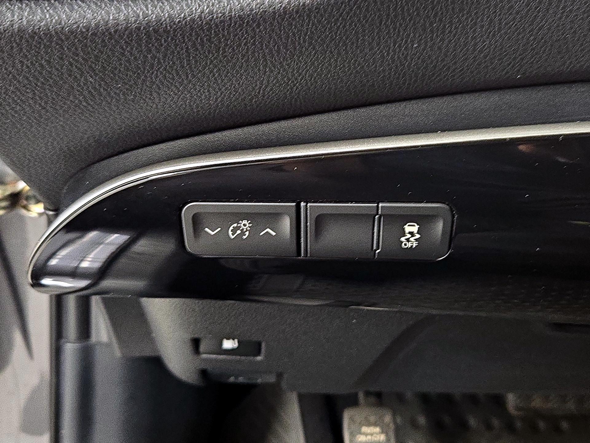 Thumbnail: 2016 Toyota Prius - 13