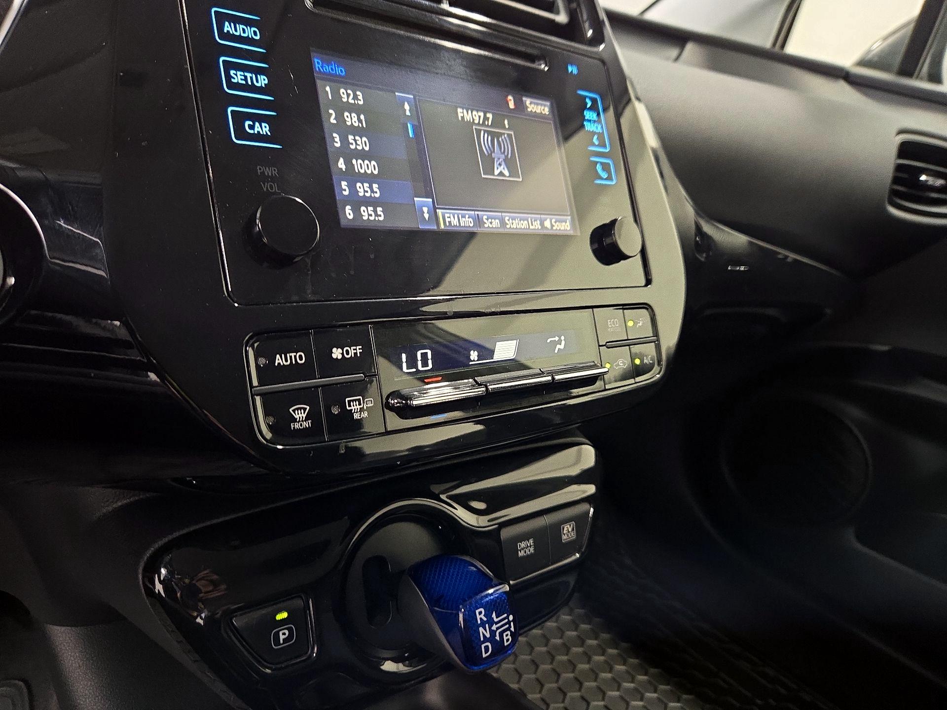 Thumbnail: 2016 Toyota Prius - 16