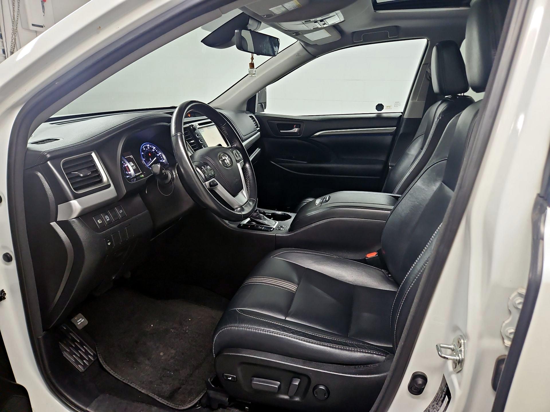 Thumbnail: 2018 Toyota Highlander - 11