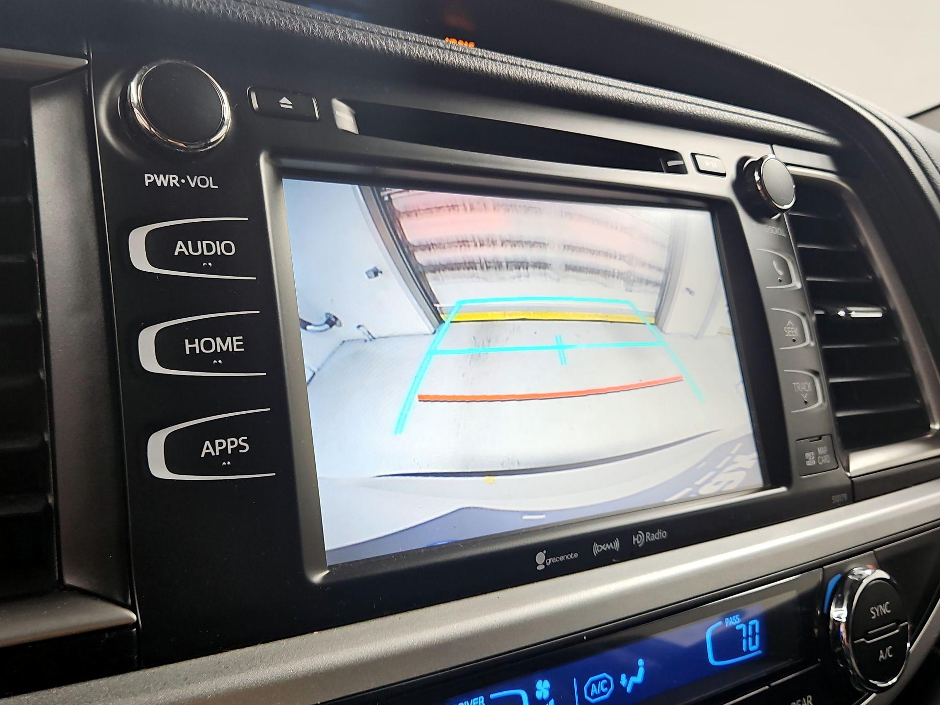 Thumbnail: 2018 Toyota Highlander - 15