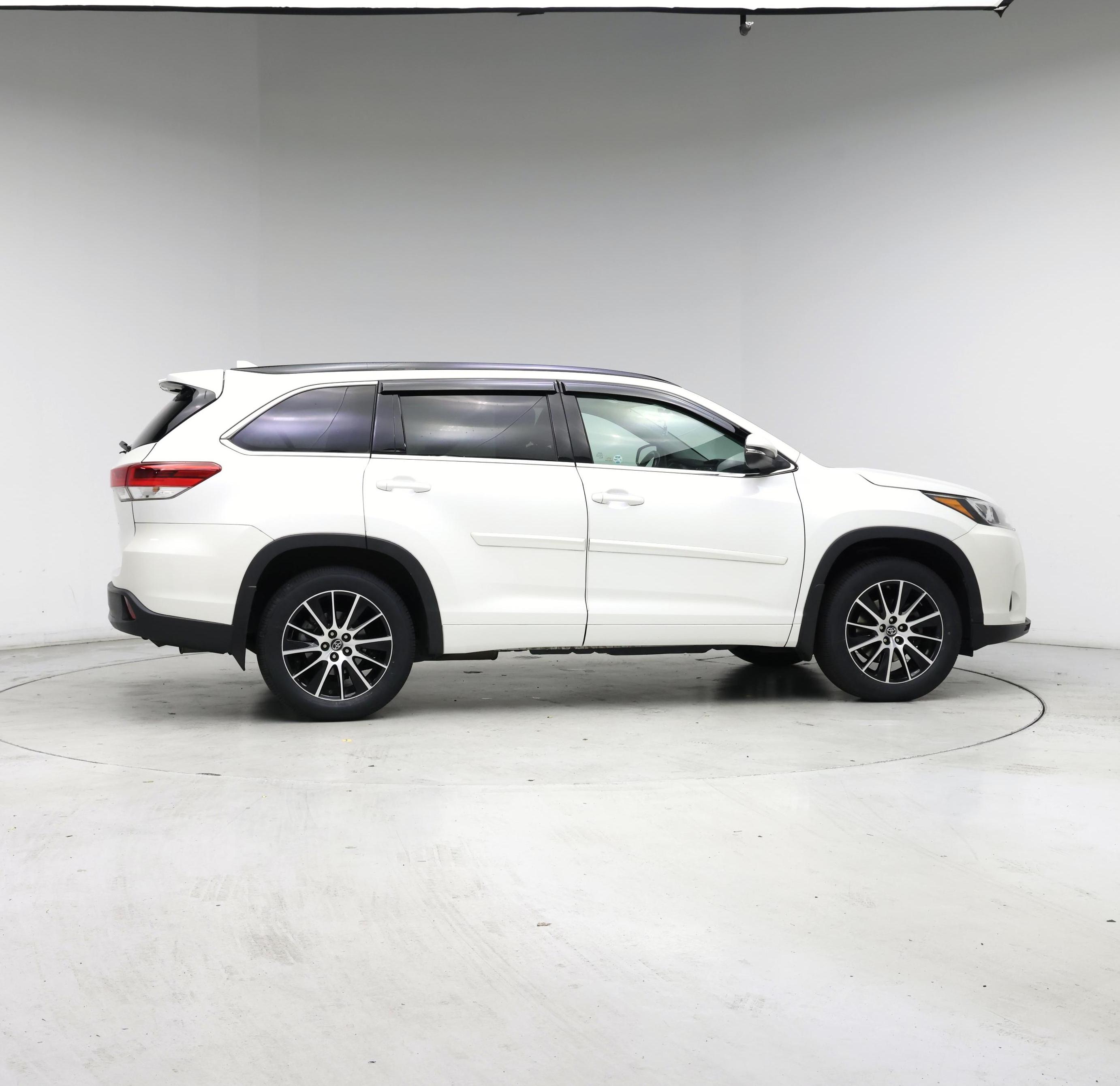 Thumbnail: 2018 Toyota Highlander - 7