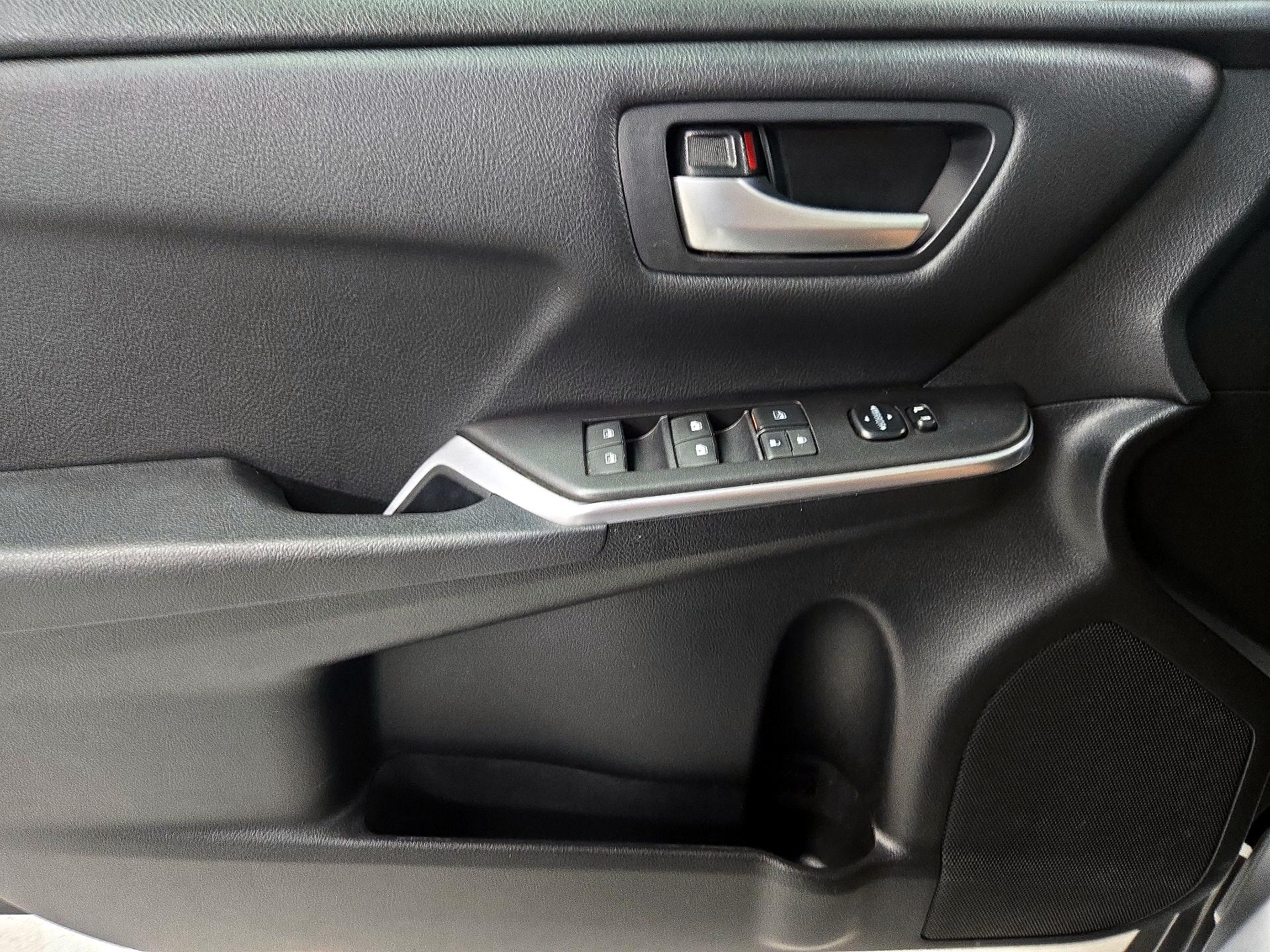 Thumbnail: 2017 Toyota Camry - 12