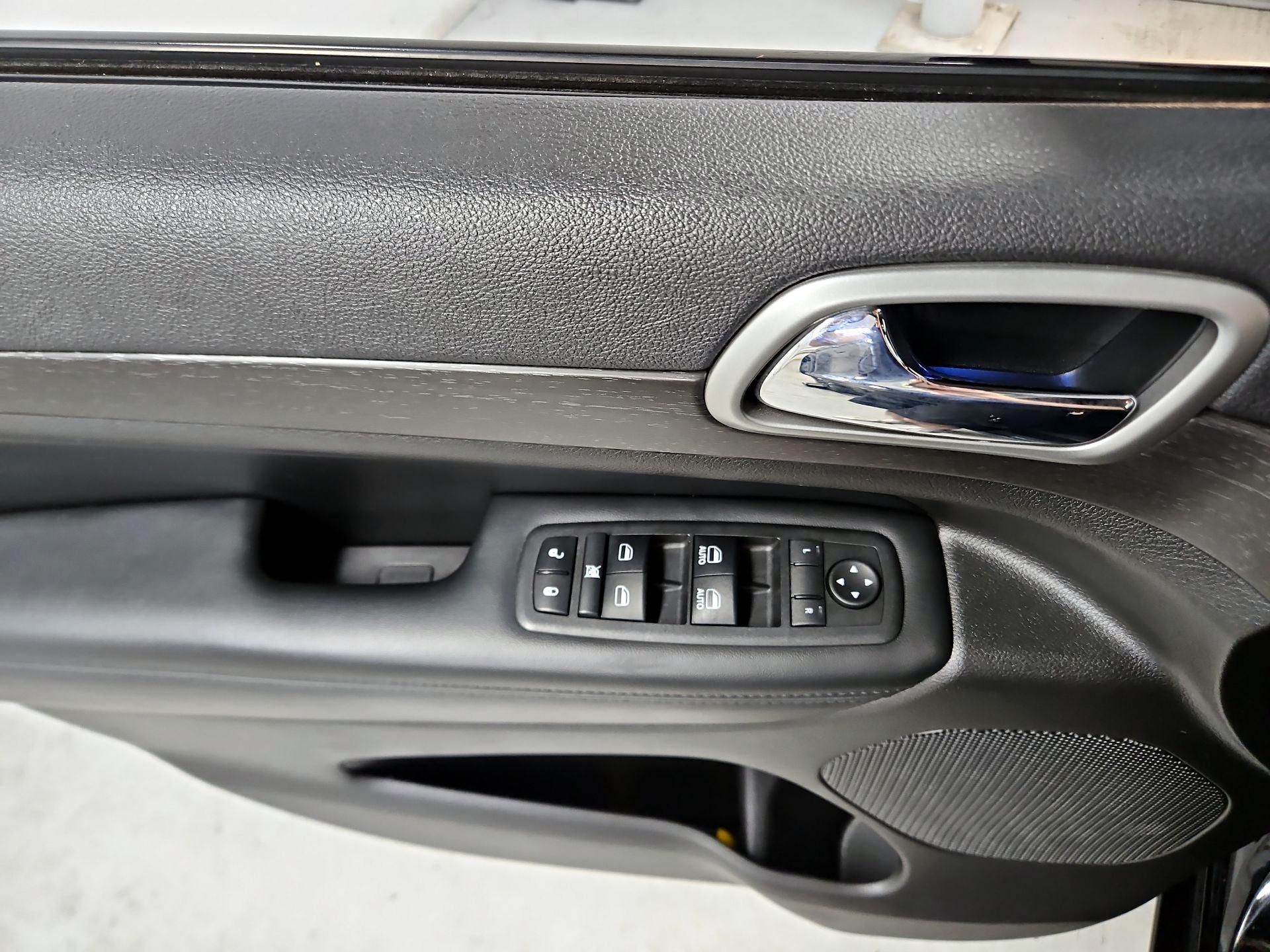 Thumbnail: 2018 Jeep Grand Cherokee - 12