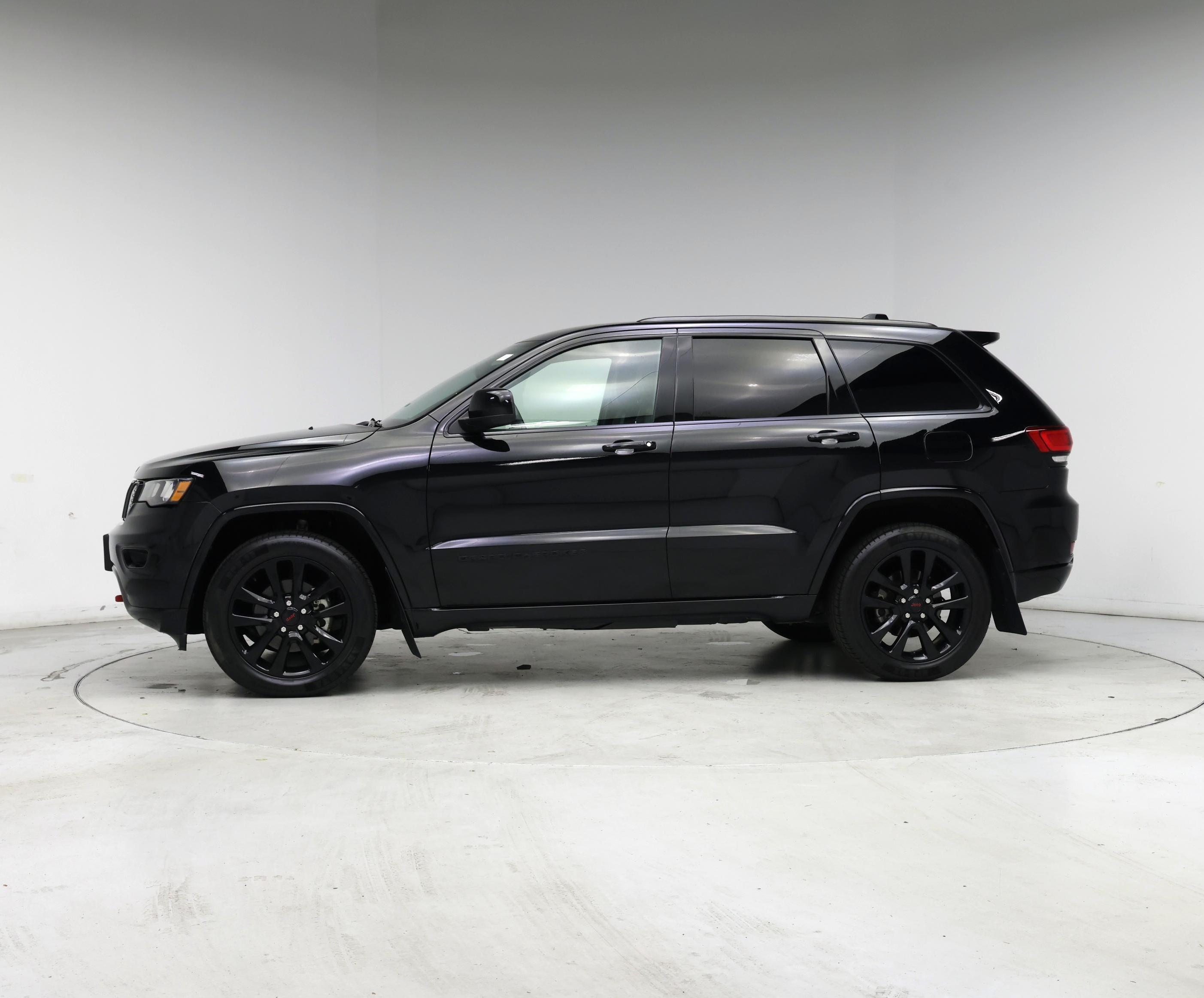 Thumbnail: 2018 Jeep Grand Cherokee - 3