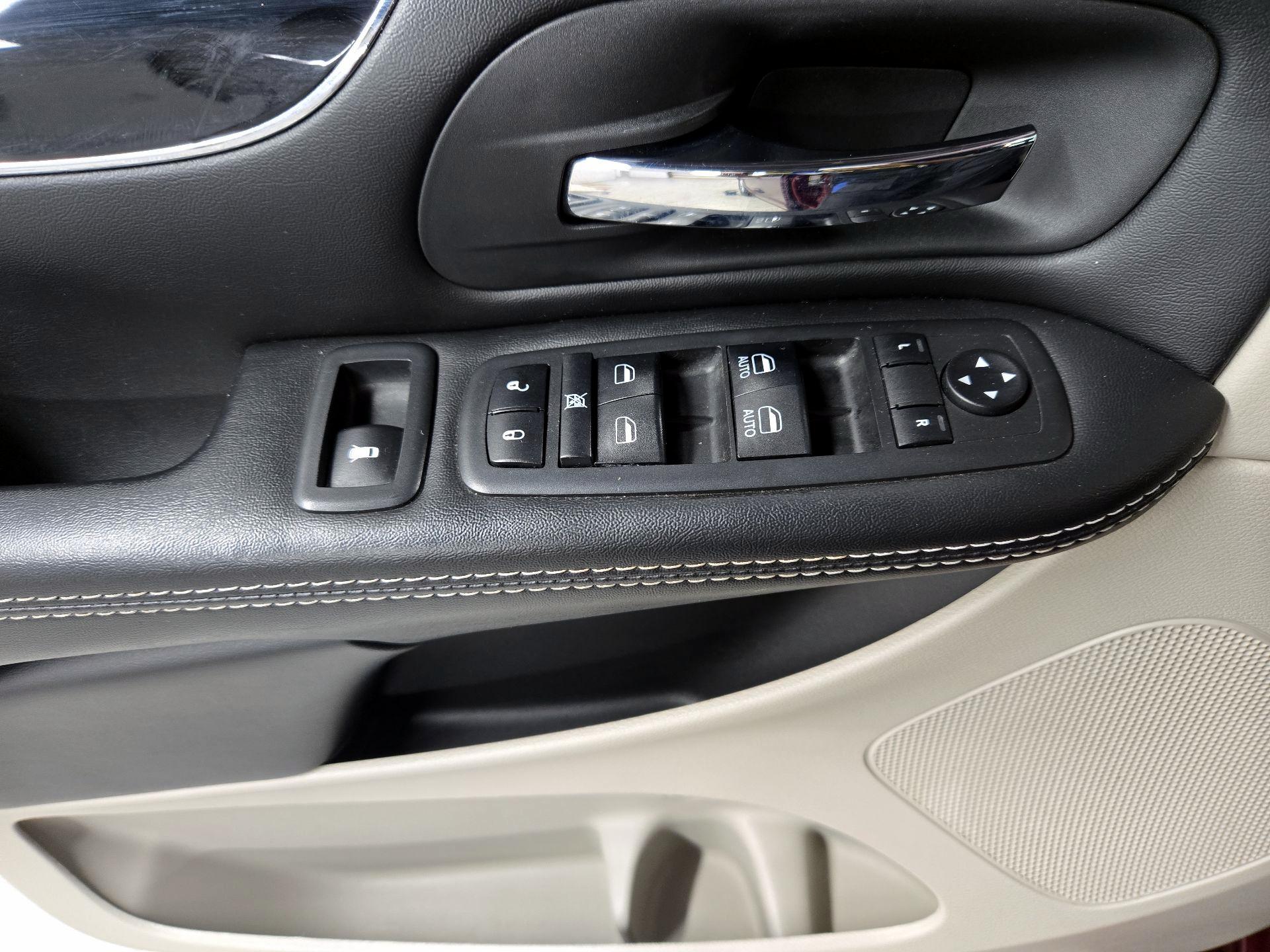 Thumbnail: 2019 Dodge Grand Caravan - 12