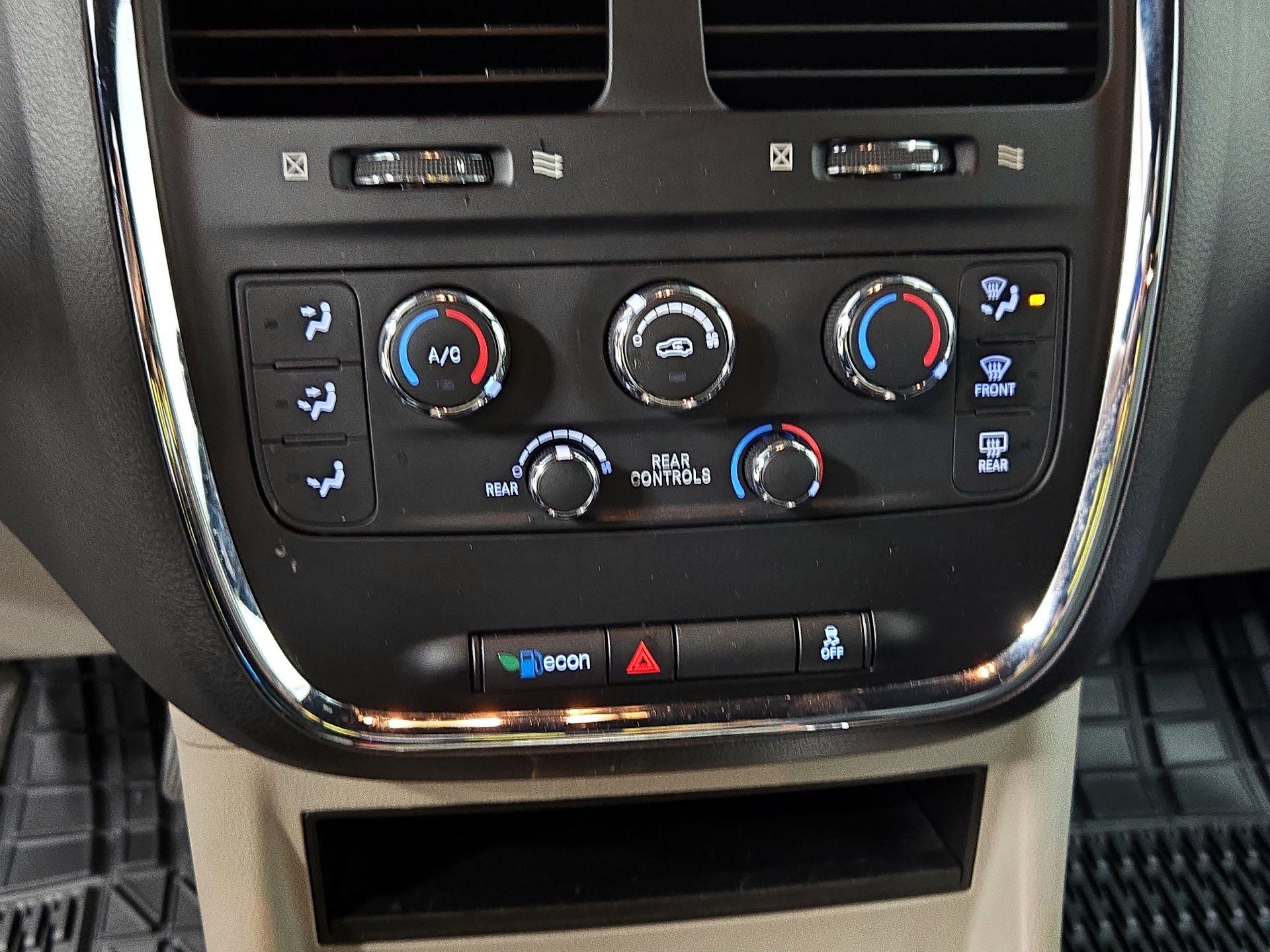 Thumbnail: 2019 Dodge Grand Caravan - 16