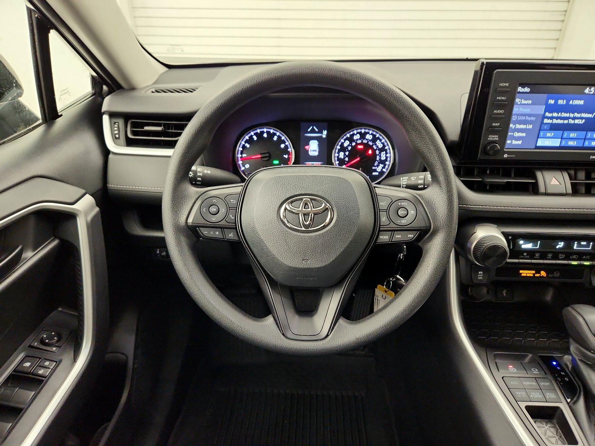Thumbnail: 2022 Toyota RAV4 - 10