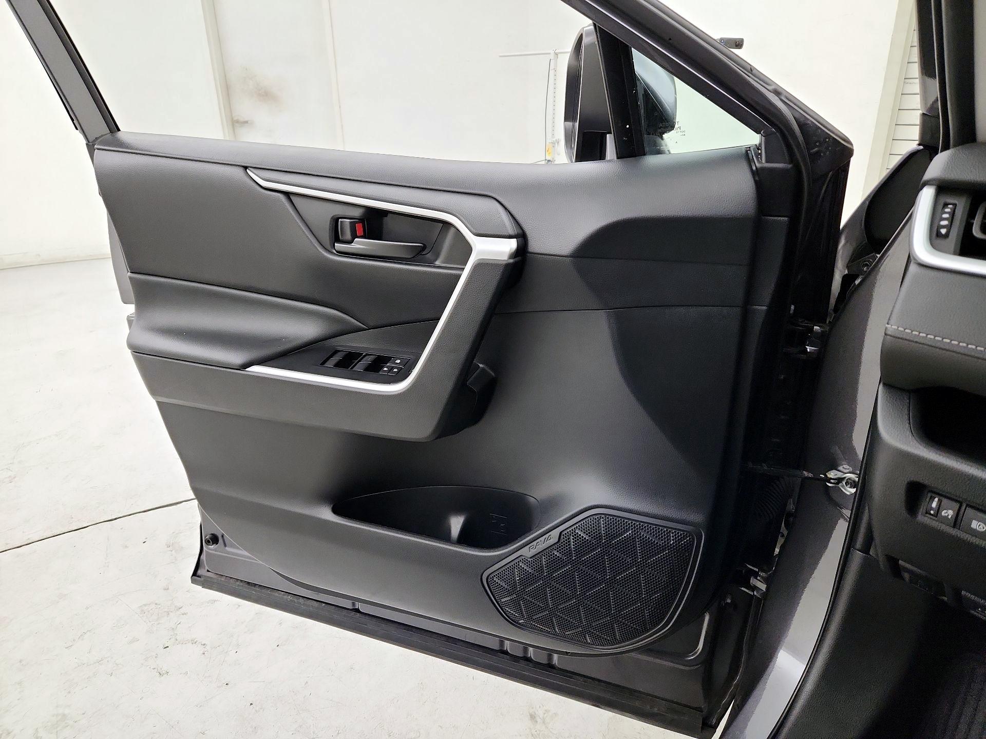 Thumbnail: 2022 Toyota RAV4 - 12