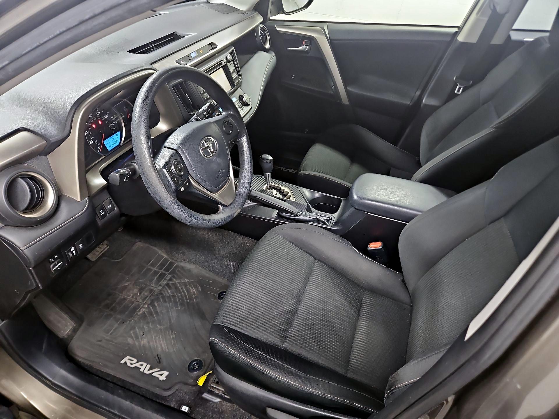 Thumbnail: 2015 Toyota RAV4 - 11