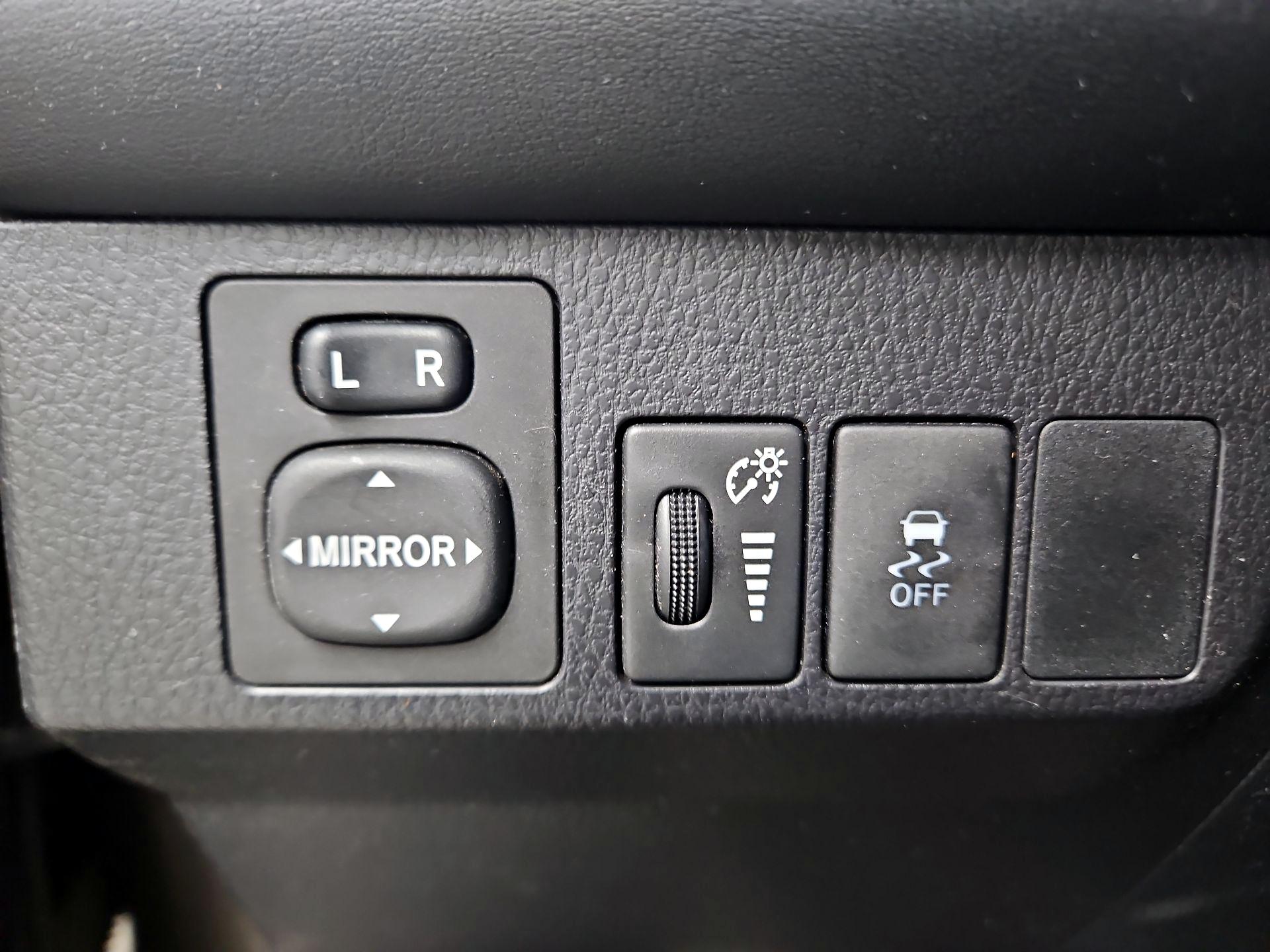 Thumbnail: 2015 Toyota RAV4 - 13