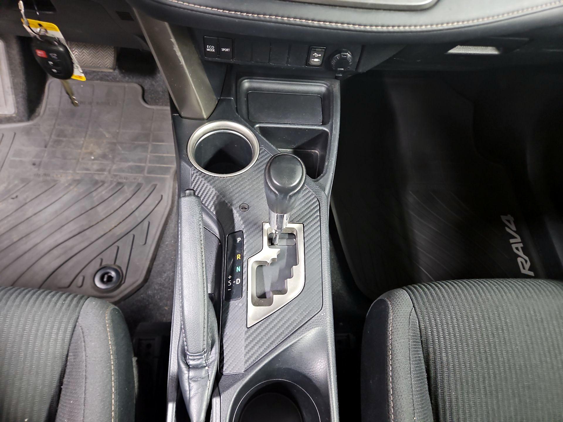 Thumbnail: 2015 Toyota RAV4 - 17