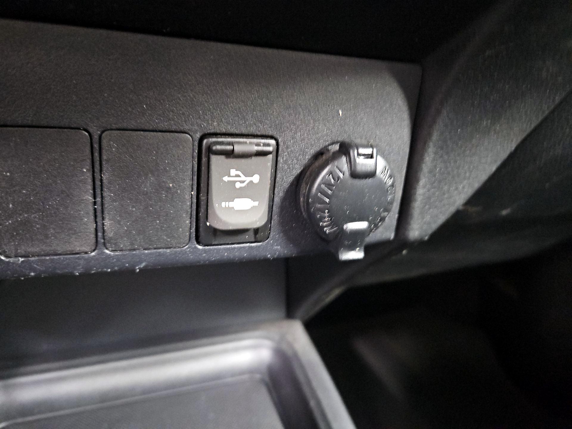 Thumbnail: 2015 Toyota RAV4 - 18