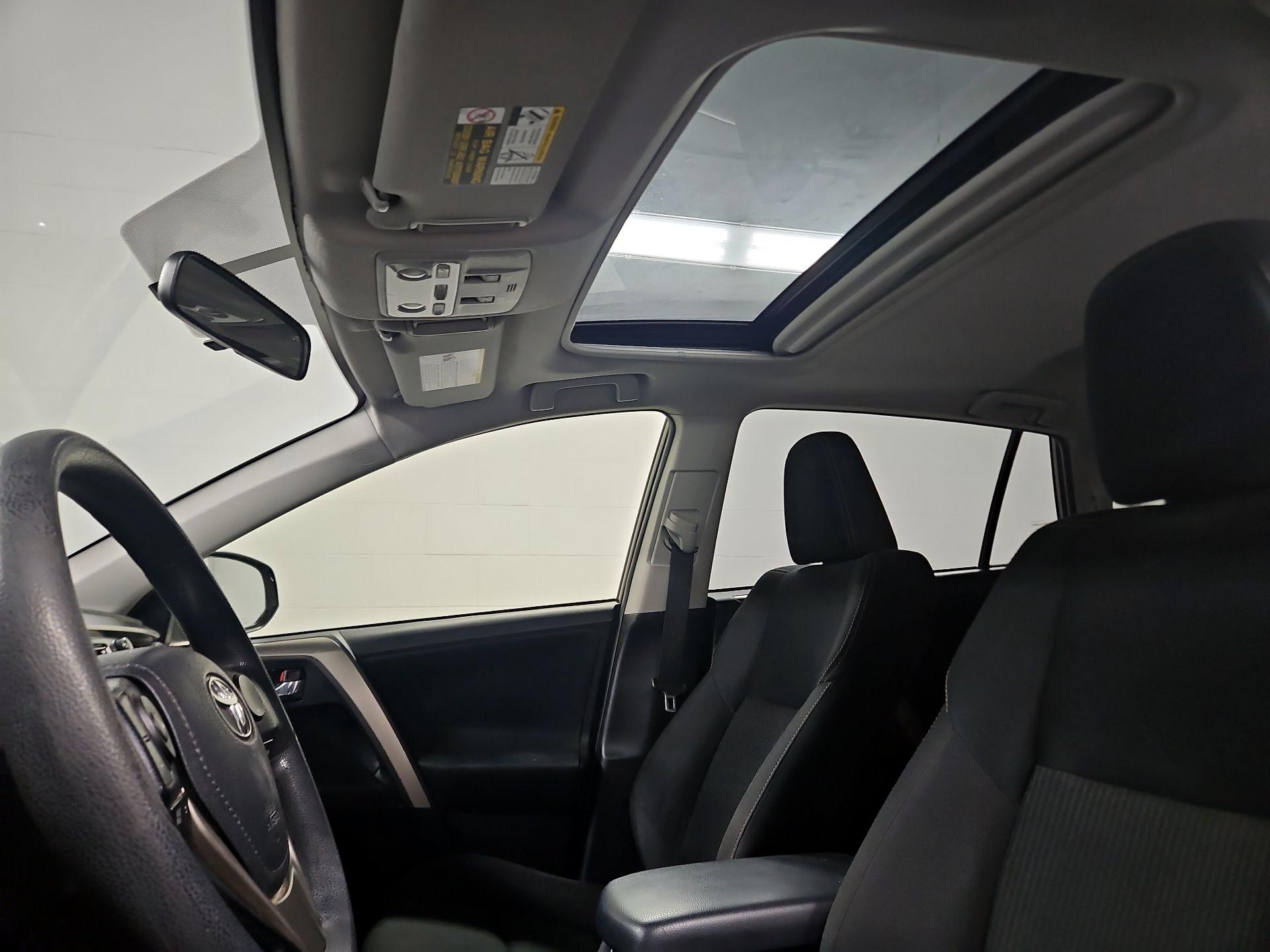 Thumbnail: 2015 Toyota RAV4 - 19