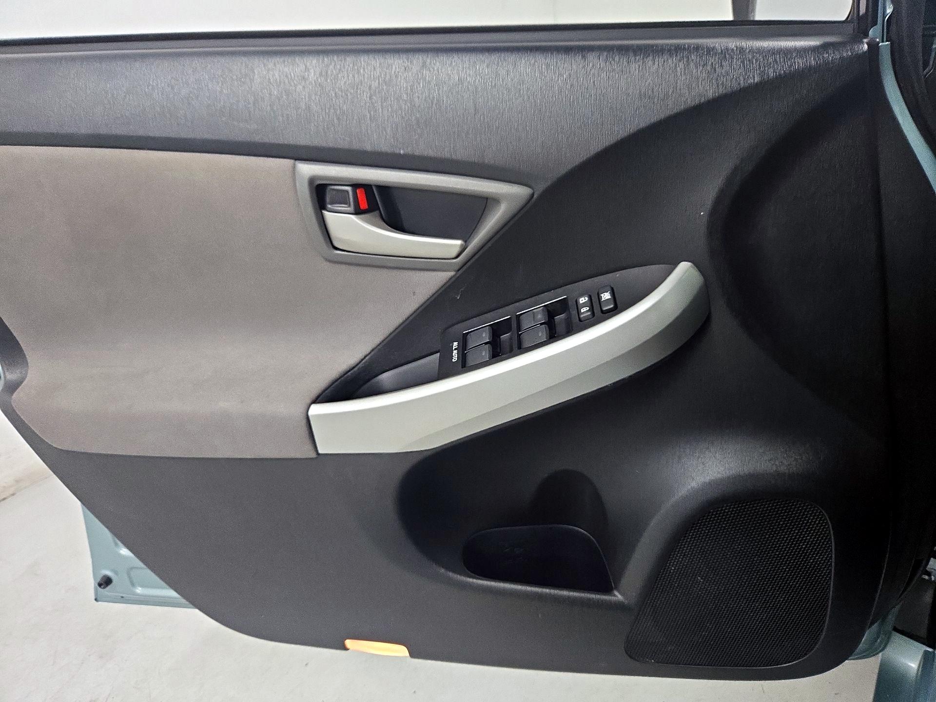 Thumbnail: 2015 Toyota Prius - 12