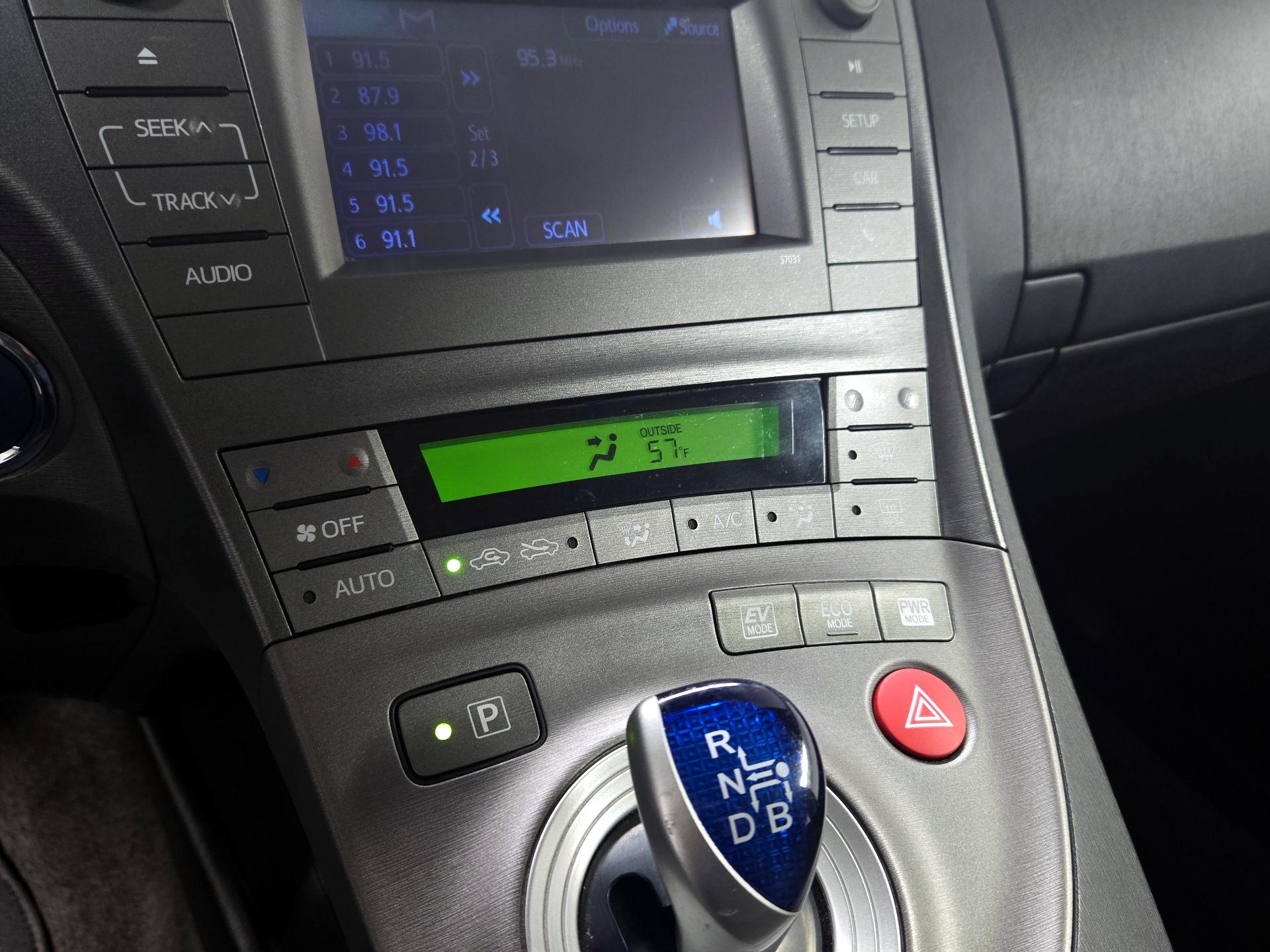 Thumbnail: 2015 Toyota Prius - 16