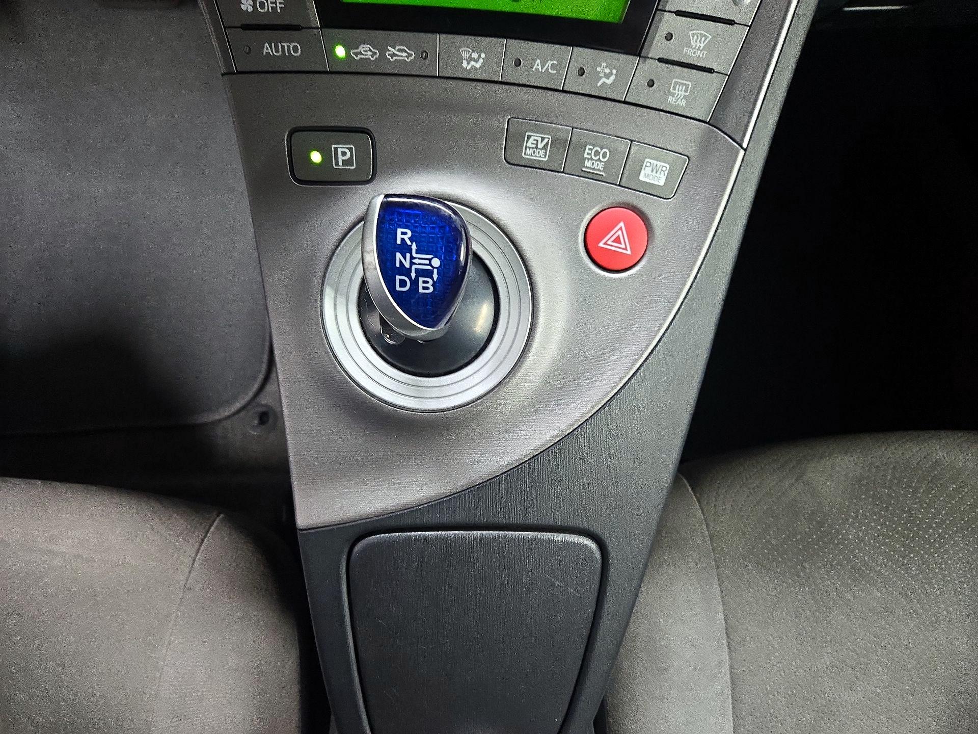Thumbnail: 2015 Toyota Prius - 17