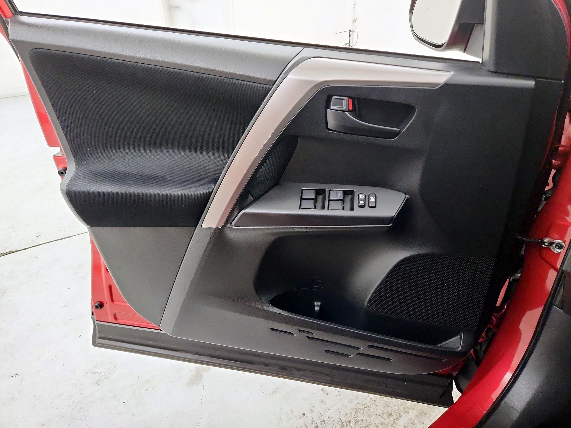 Thumbnail: 2017 Toyota RAV4 - 12