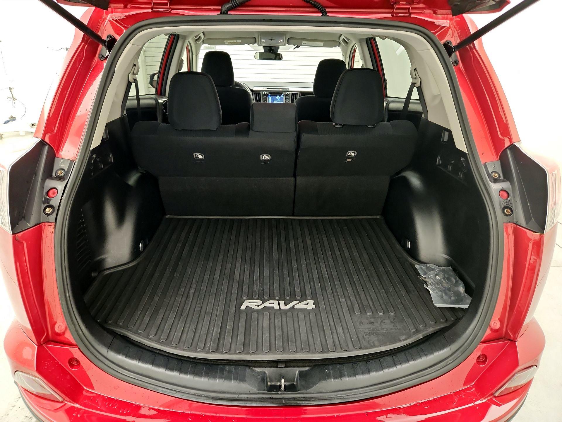 Thumbnail: 2017 Toyota RAV4 - 20