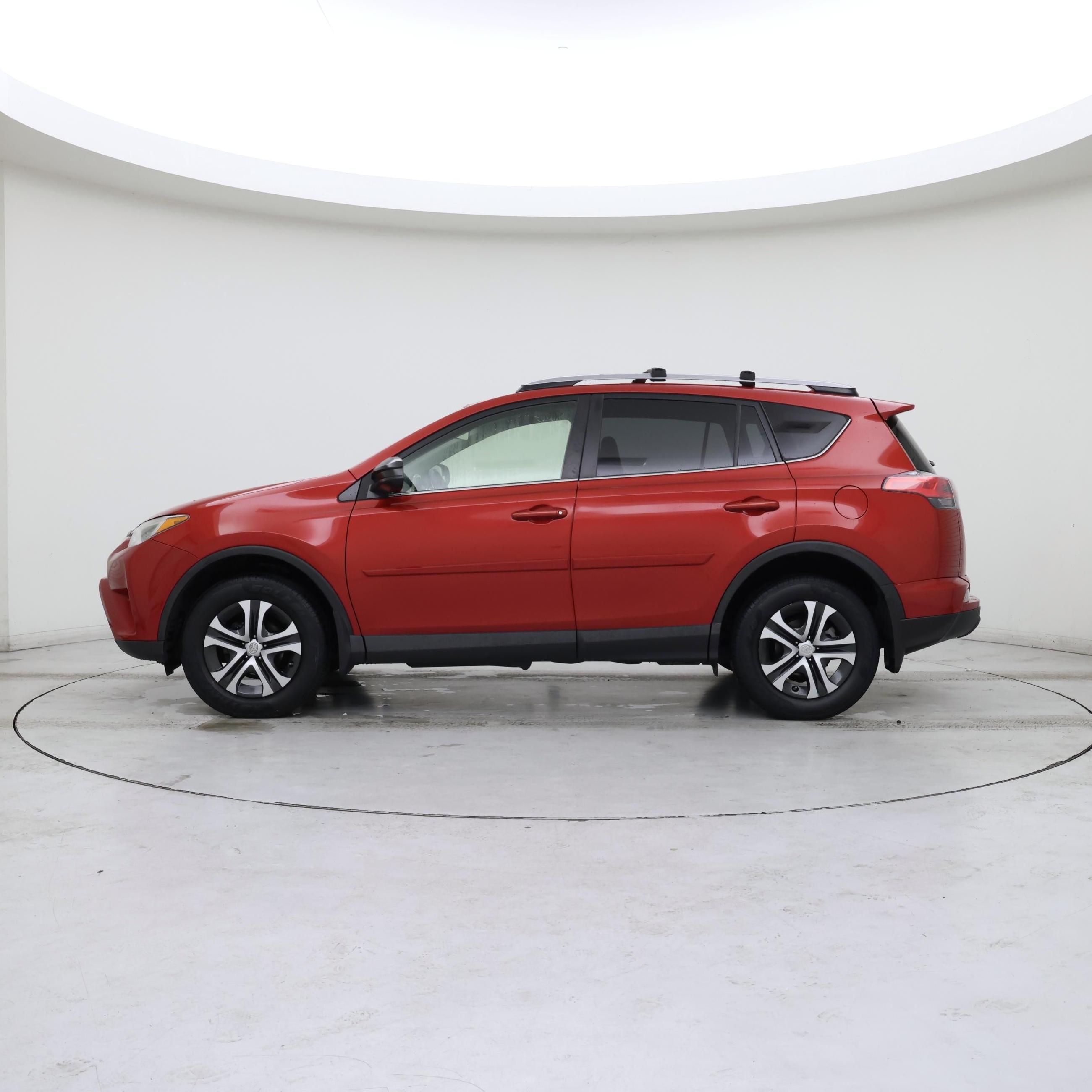Thumbnail: 2017 Toyota RAV4 - 3