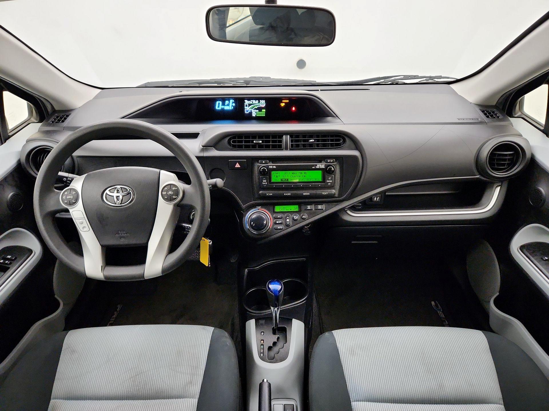 Thumbnail: 2014 Toyota Prius c - 9