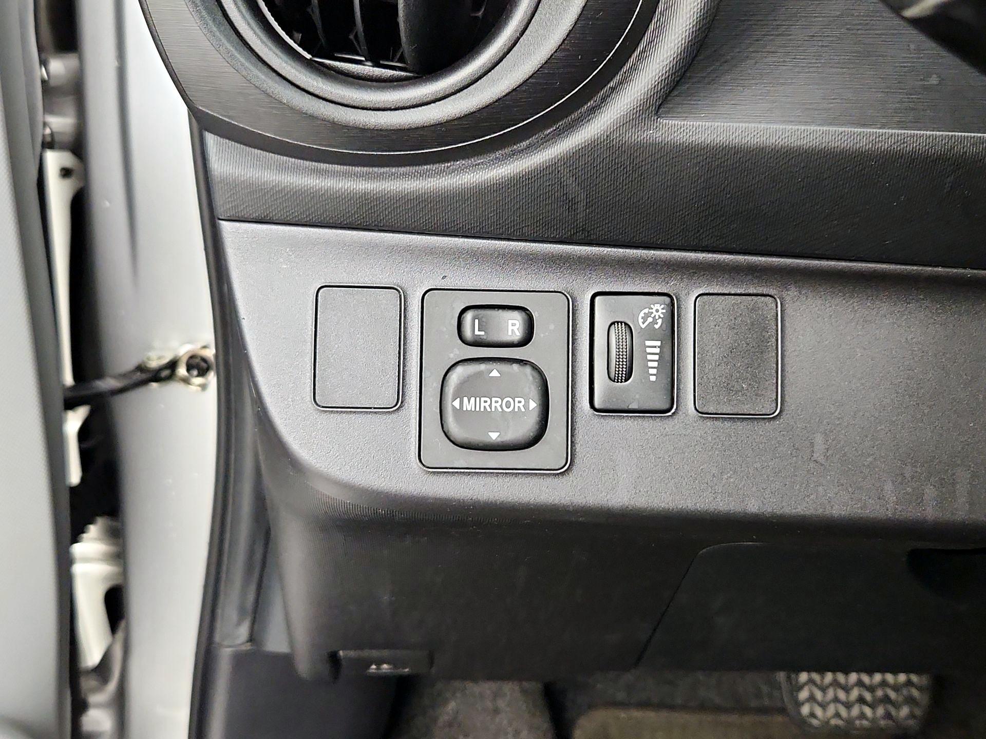 Thumbnail: 2014 Toyota Prius c - 13