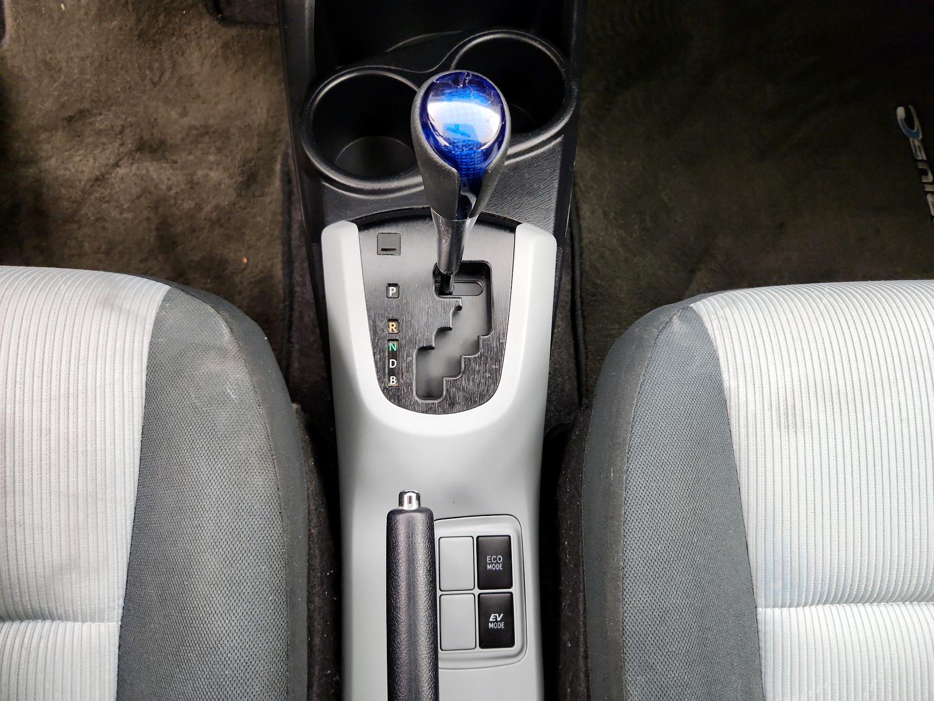 Thumbnail: 2014 Toyota Prius c - 16